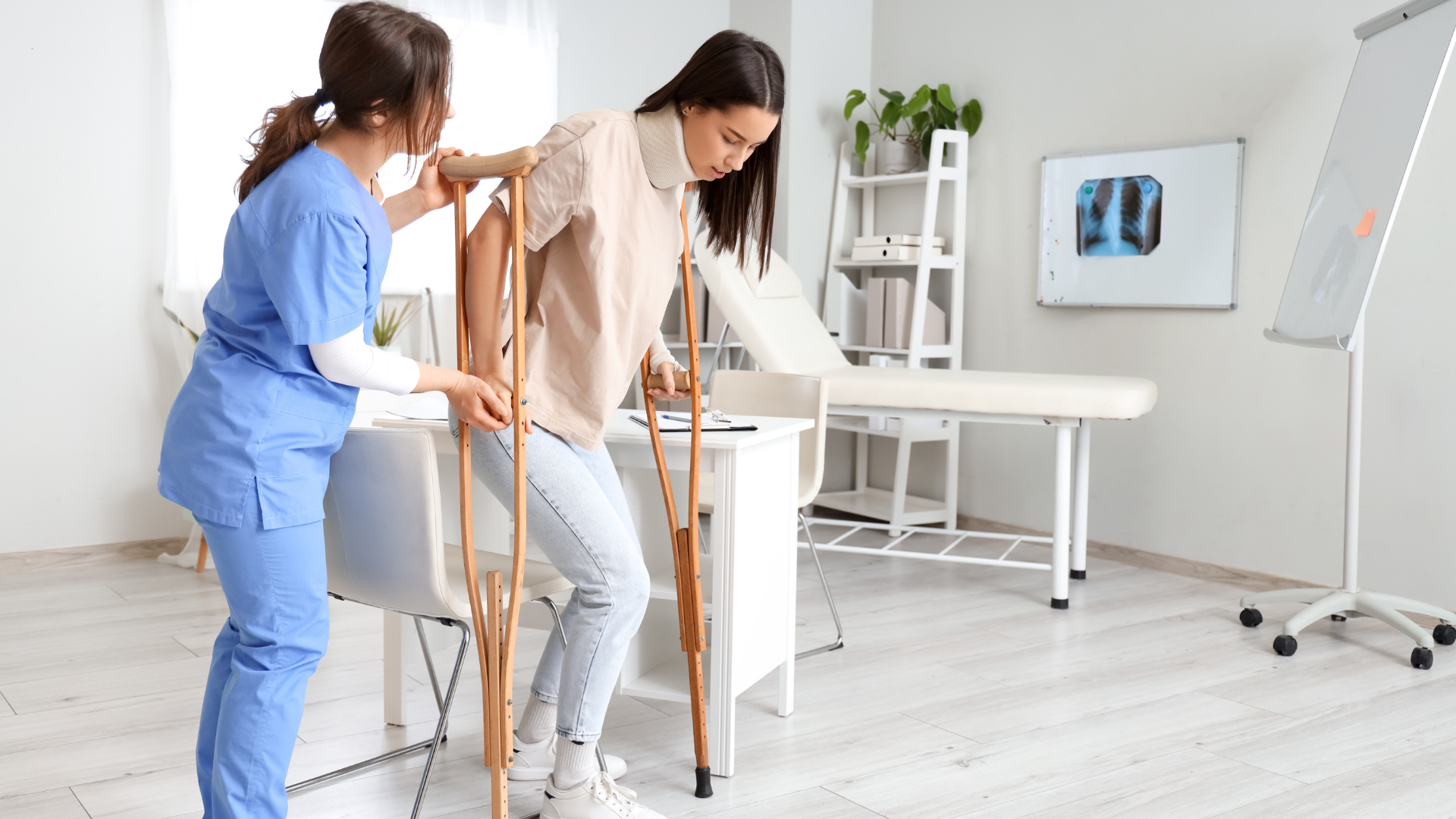 Bắt đầu từ tuần thứ tư, tập đi chịu lực từng chút, nâng cao khả năng vận động sau phẫu thuật