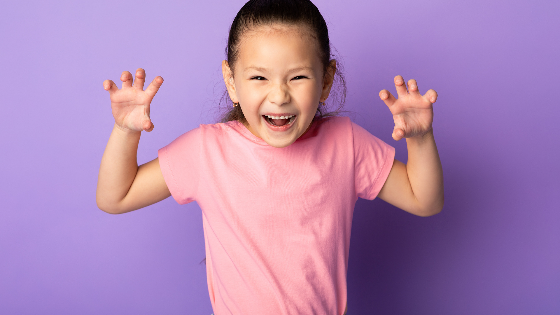Trẻ có thể không nghe lời vì họ đang mải mê với các hoạt động khác