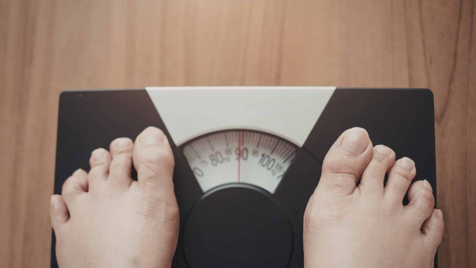 plank 5 phút đốt bao nhiêu calo phụ thuộc vào cân nặng và cường độ tập luyện