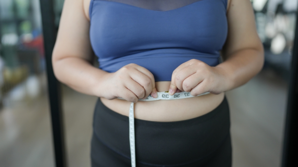 Người cao tuổi, béo phì và hút thuốc dễ mắc protein niệu