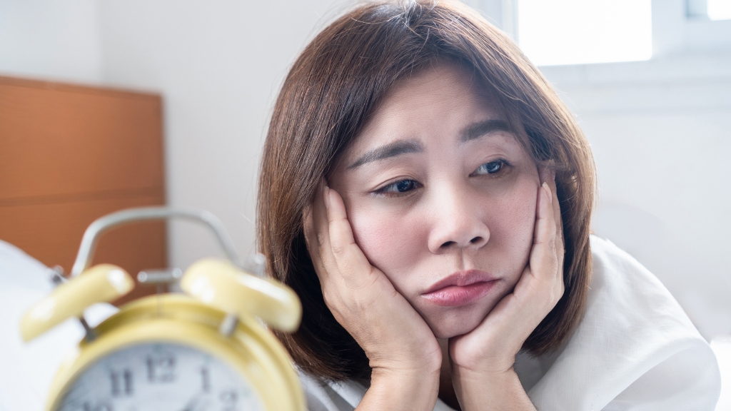 Protein niệu khi nặng hơn có thể gây tiểu bọt, phù nề, mệt mỏi