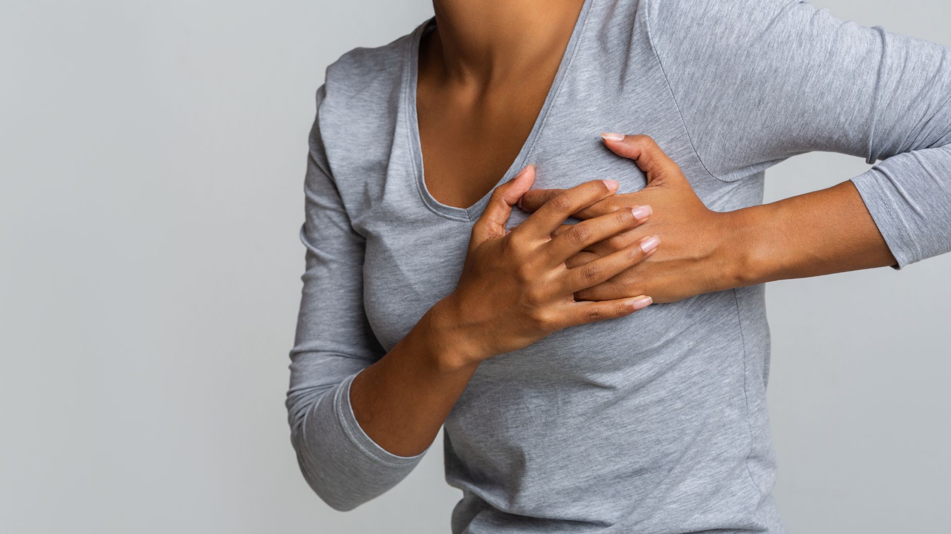 Quầng vú nổi hạt kèm theo đau nhiều là một dấu hiệu bất thường