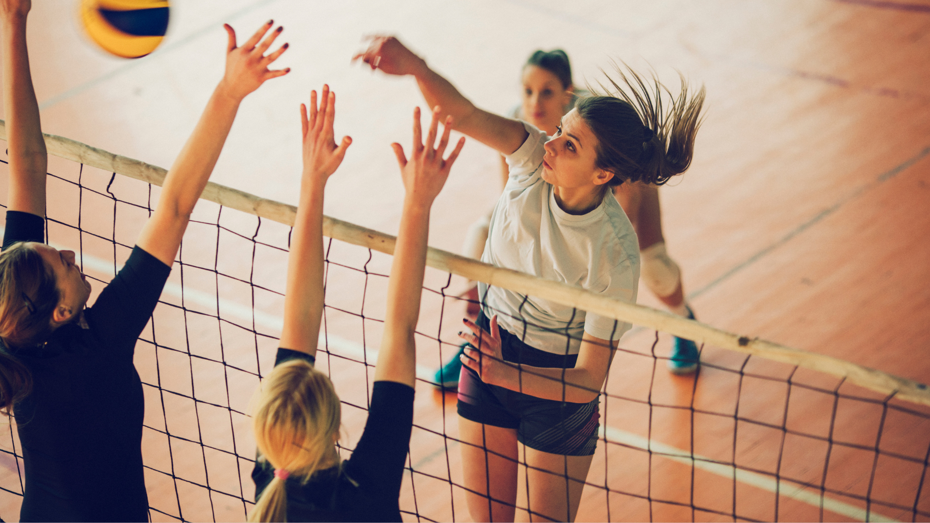 Chơi thể thao sai tư thế có nguy cơ bị rạn xương sườn