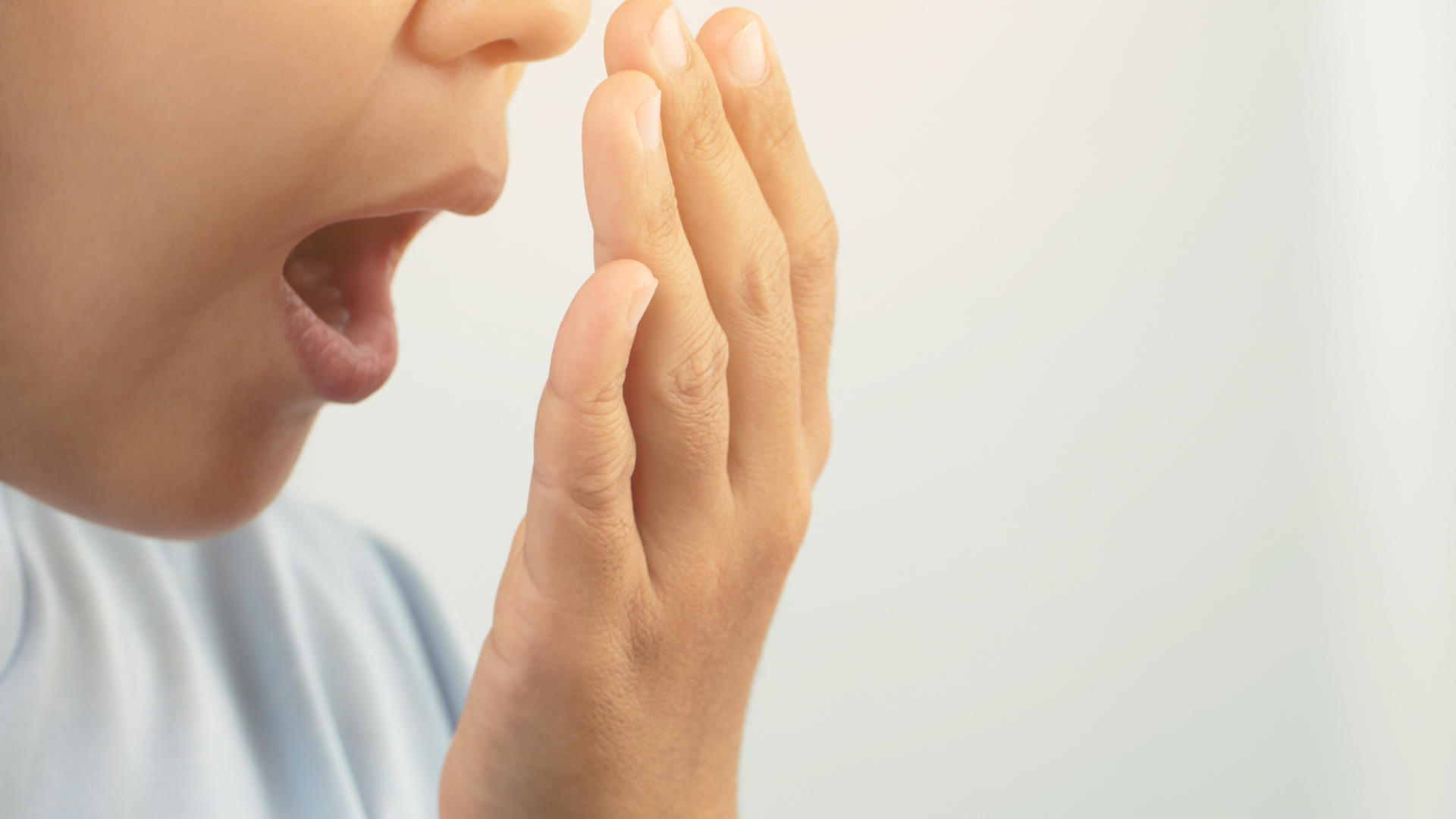 Răng sâu tiến tới tủy gây hôi miệng kéo dài, vi khuẩn sinh sôi và lợi dễ viêm hơn