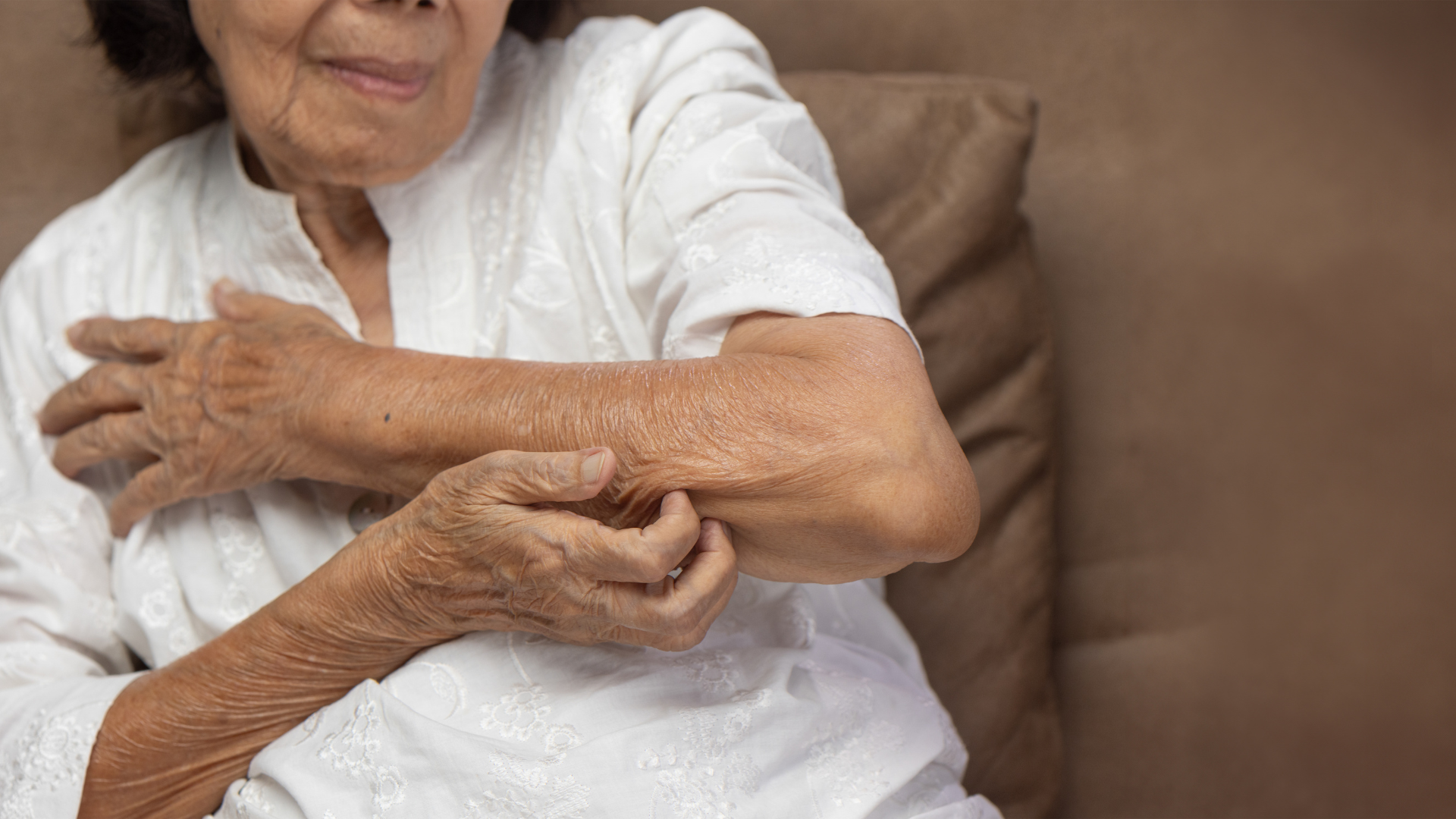 Mỗi người có cơ địa khác nhau, vì vậy cần quan sát phản ứng sau khi dùng rau đắng đất