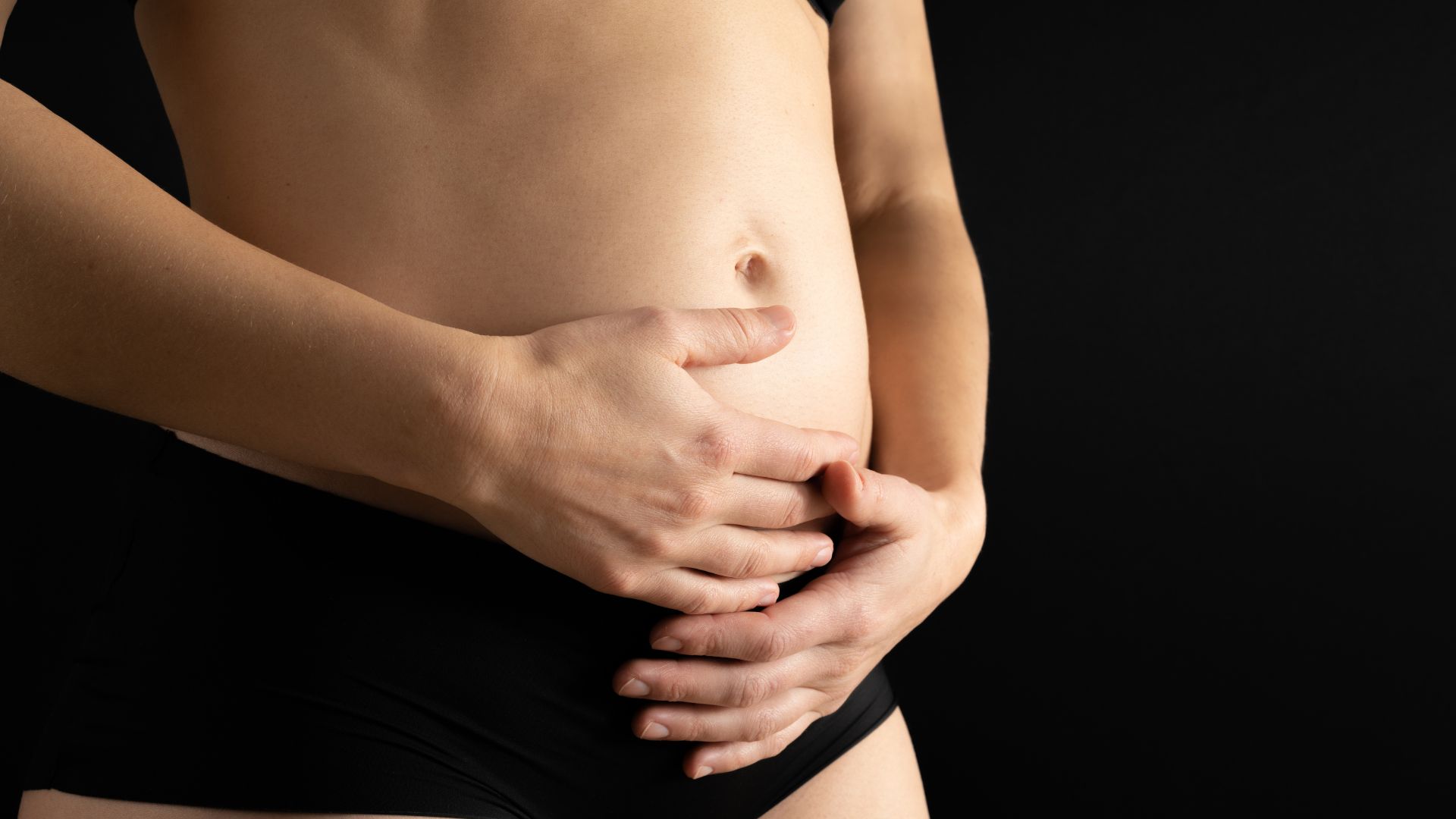 Rỉ ối 3 tháng đầu là một hiện tượng hiếm gặp trong thai kỳ có liên quan đến màng ối