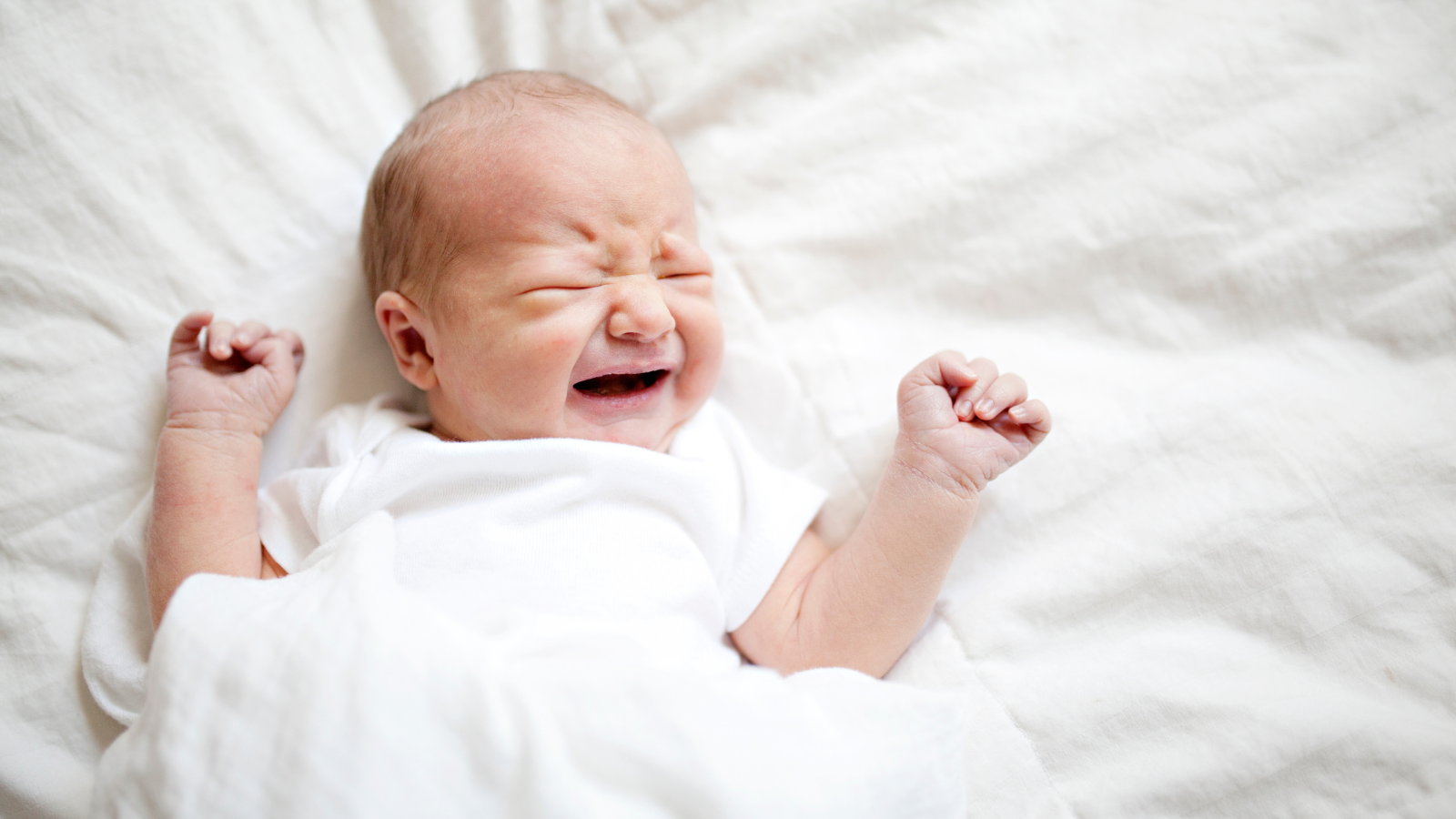 Tình trạng hình thành đường rò hậu môn khiến trẻ đau rát, quấy khóc, bỏ bú