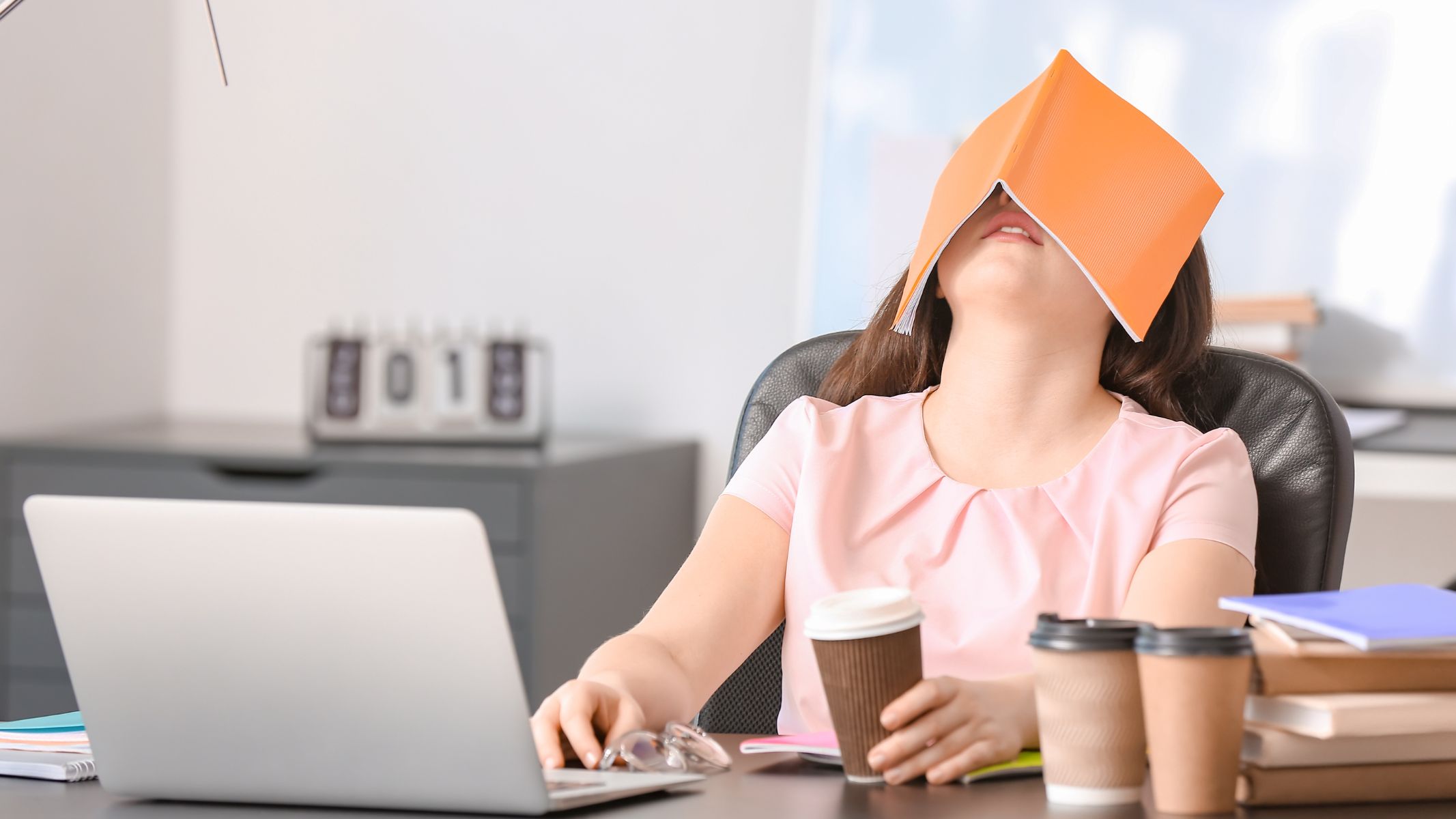 Do tế bào không được cung cấp đủ năng lượng từ quá trình chuyển hóa, khiến người bệnh thiếu sức sống và giảm khả năng tập trung