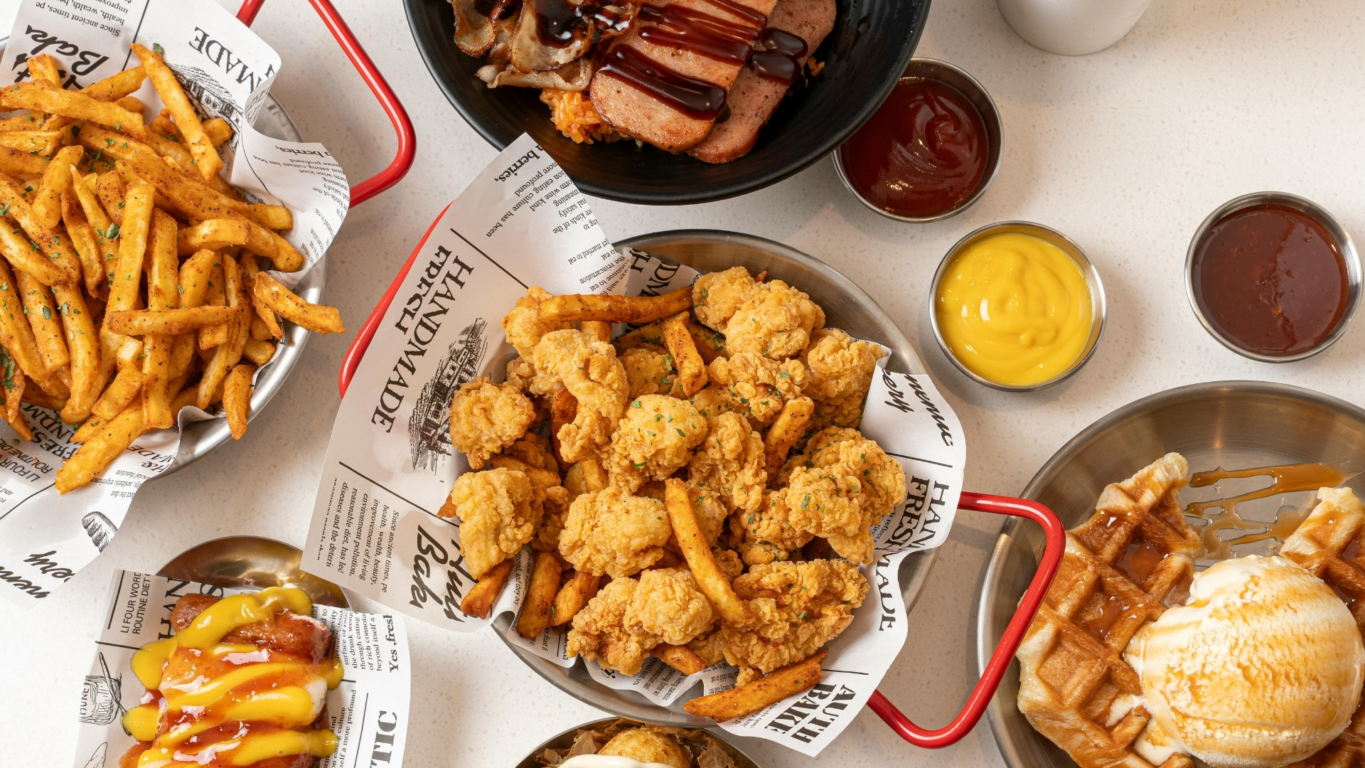 Khoai tây chiên, gà rán có da và các món chiên ngập dầu chứa nhiều cholesterol oxy hóa và chất béo bão hòa, khiến nồng độ LDL dễ tăng mạnh