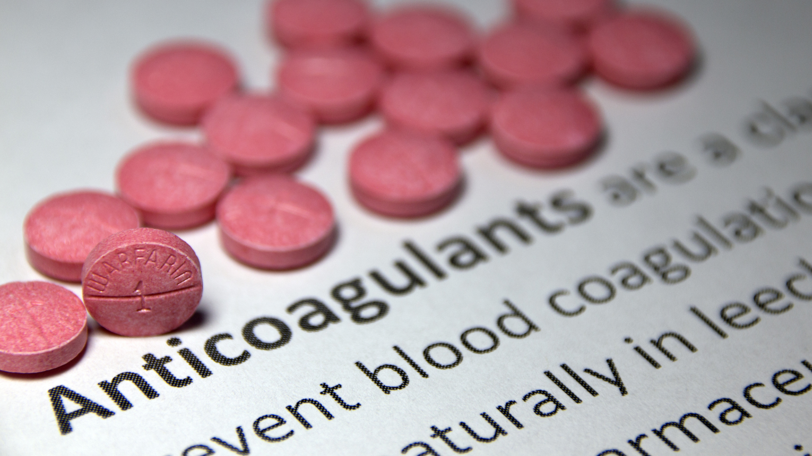 Thuốc là phương pháp cơ bản để điều chỉnh nhịp tim và giảm nguy cơ biến chứng