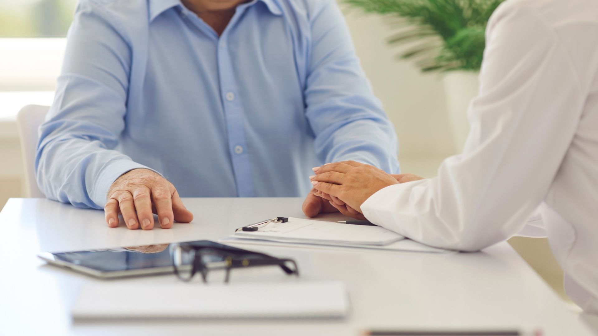 Người bệnh nên đi khám khi có run hay cứng cơ