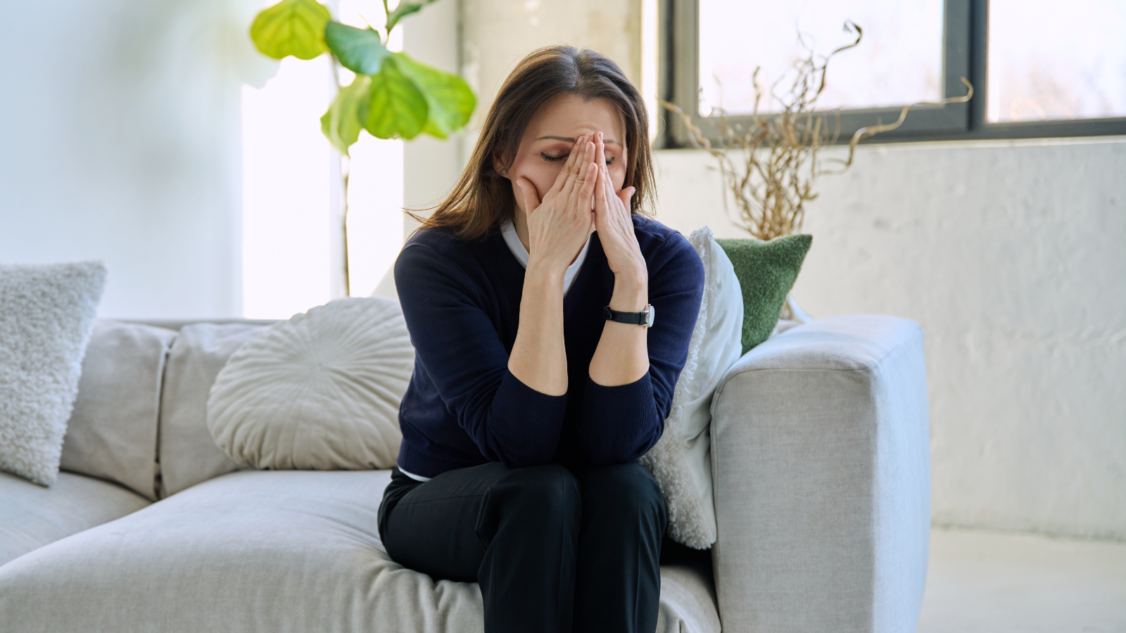 Hồi hộp, lo lắng hoặc stress có thể gây run tay thoáng qua