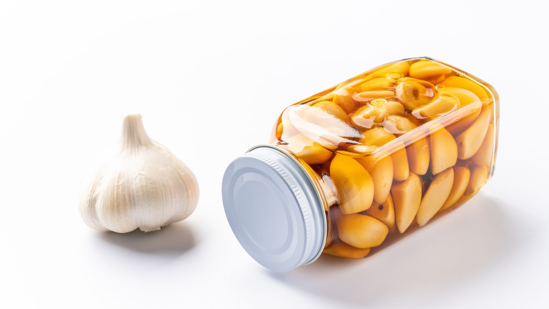 Bảo quản đúng cách giúp rượu tỏi giữ chất lượng ổn định trong thời gian dài