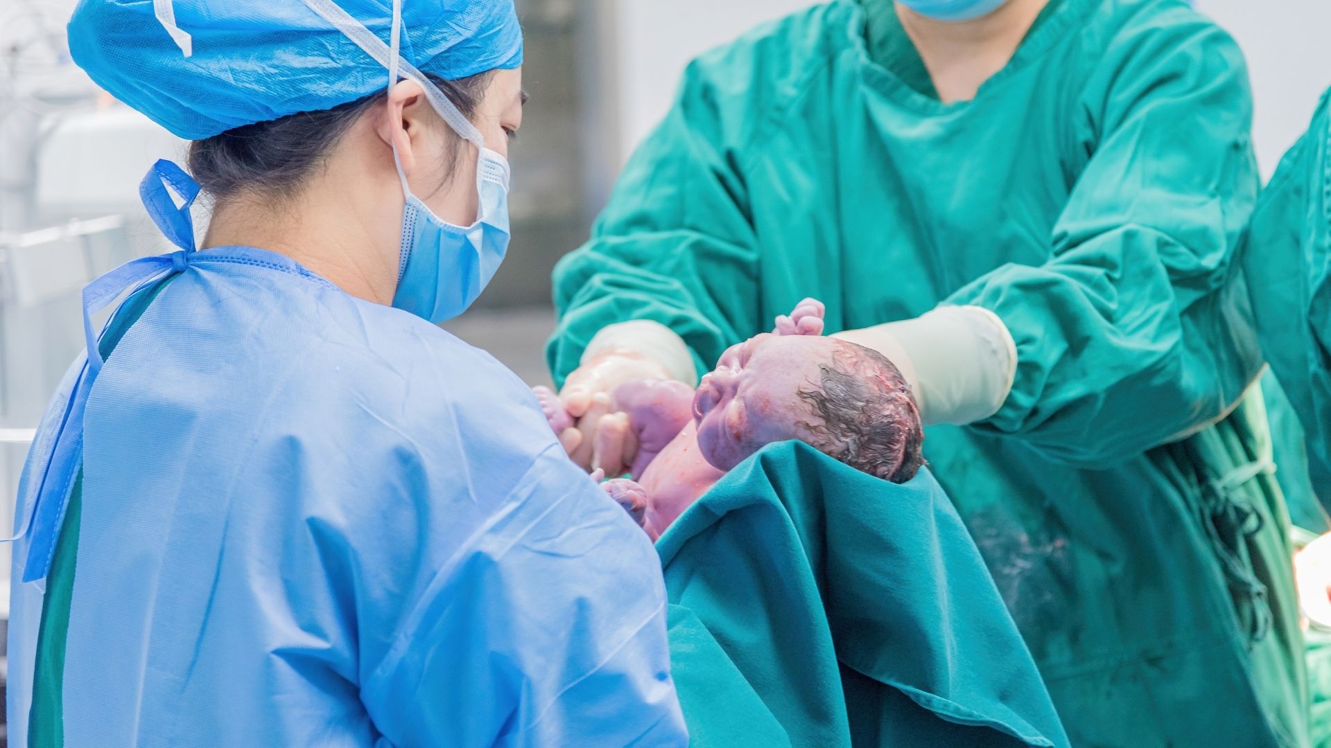 Chấn thương sản khoa có thể gây biến chứng sa tử cung