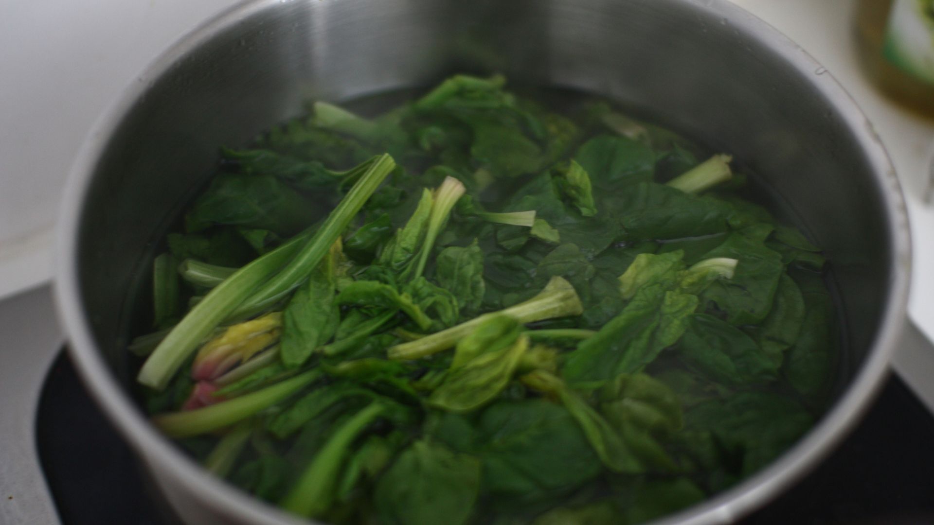 Rau củ cần được nấu chín kỹ để phòng ngừa ấu trùng sán chó