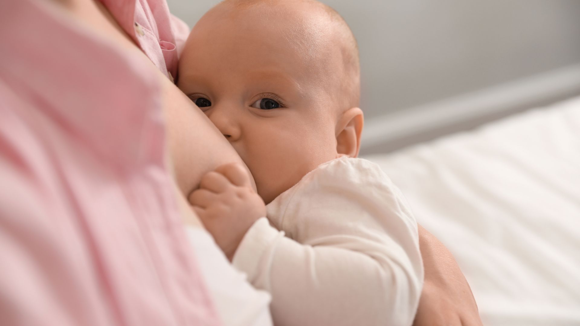 Trẻ nhận nguồn sắt chủ yếu từ sữa mẹ trong giai đoạn sơ sinh