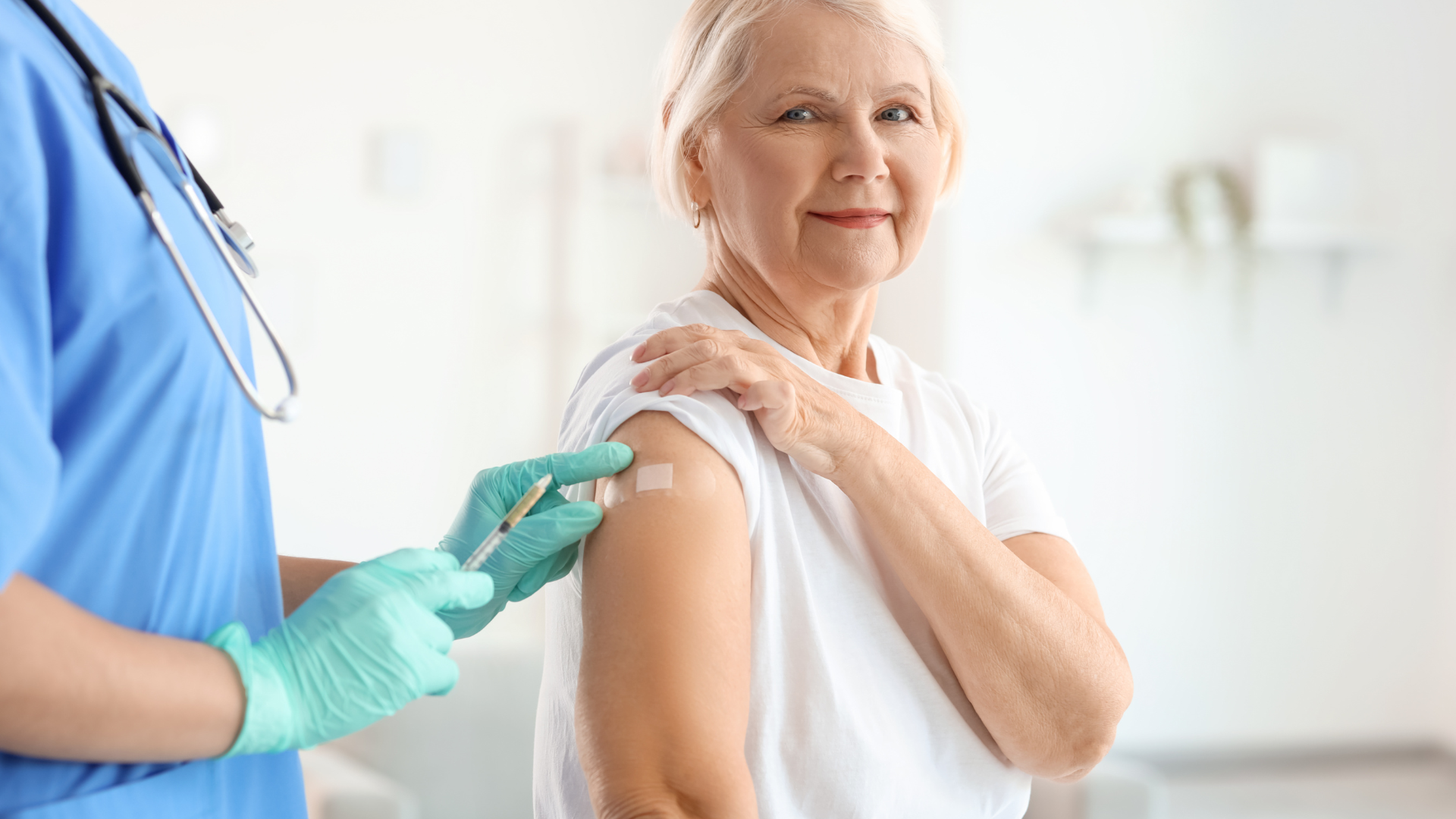 Sau 70 tuổi nên tiêm vắc xin gì?