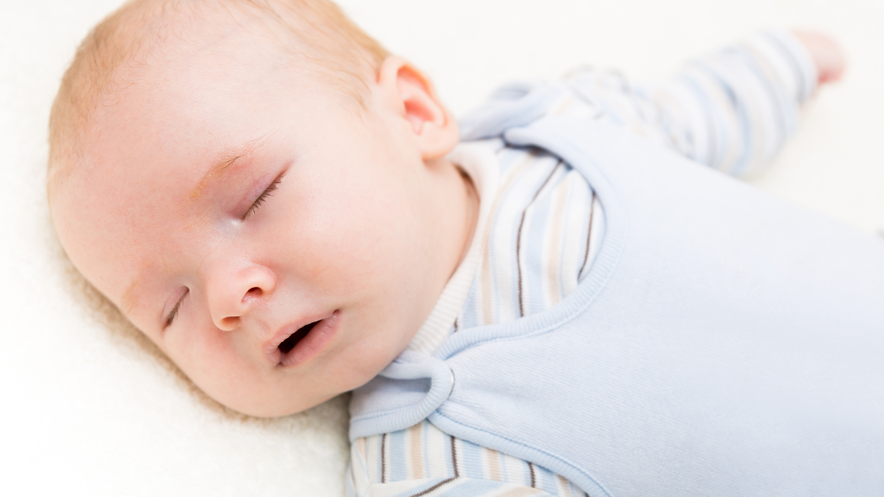 sau-khi-be-tiem-vac-xin-6-trong-1-ve-ngu-li-bi-co-sao-khong (3).png