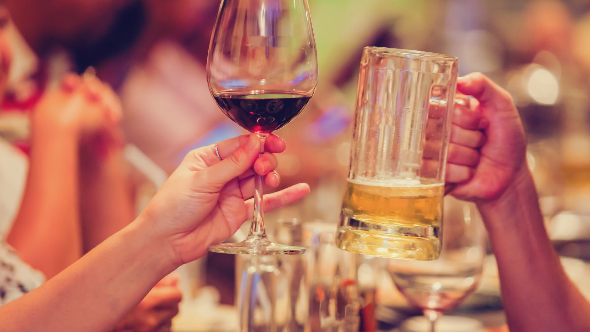 Người bệnh nên tránh dùng bia rượu để giúp vết thương mau lành