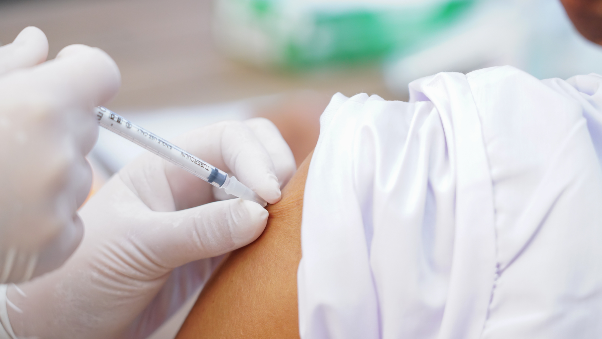 sau-khi-tiem-hpv-nen-an-gi-de-phuc-hoi-suc-khoe-va-nhung-luu-y-ban-can-biet-sau-khi-tiem-hpv 2.png