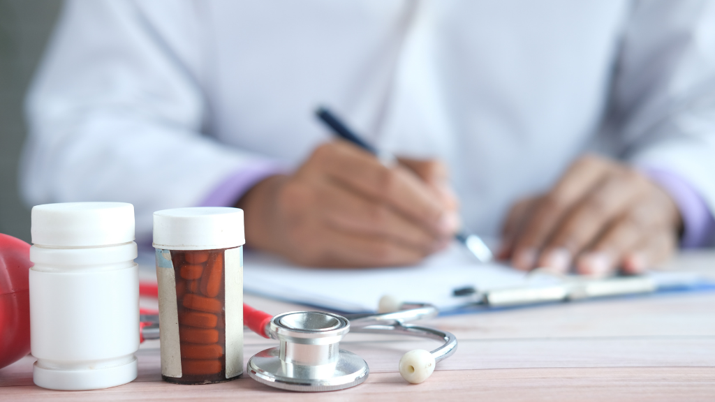 Sau khi tiêm vacxin nên uống thuốc gì để giảm khó chịu mà vẫn đảm bảo hiệu quả miễn dịch