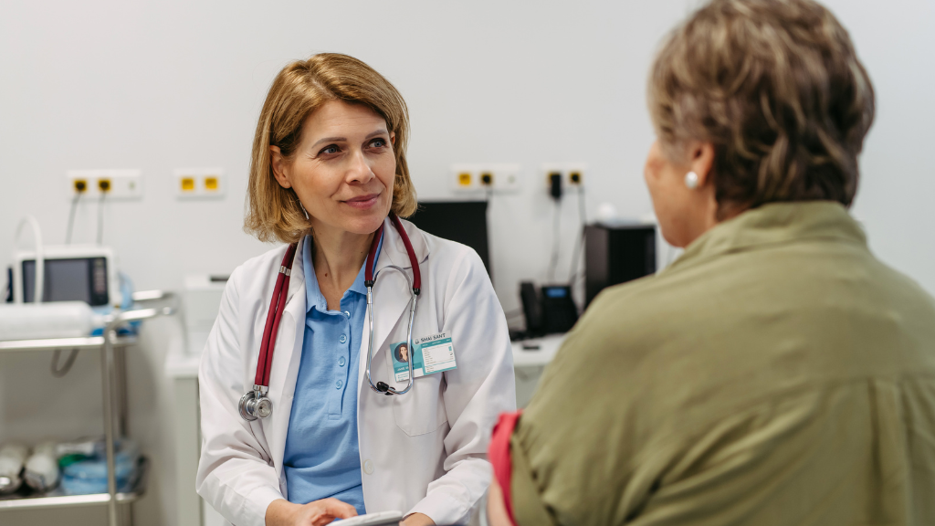 Nếu xuất hiện biểu hiện bất thường, hãy nhanh chóng đến cơ sở y tế để được thăm khám