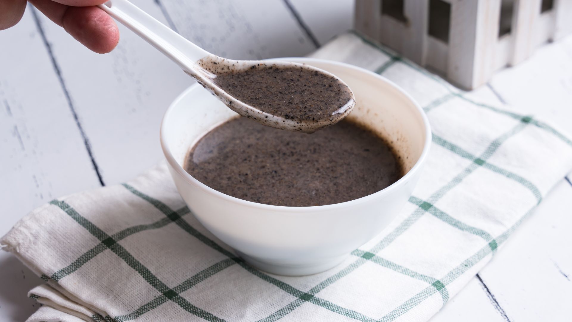 Người bệnh sau phẫu thuật nên ưu tiên ăn đậu đen dưới dạng dễ tiêu như cháo đậu nhuyễn