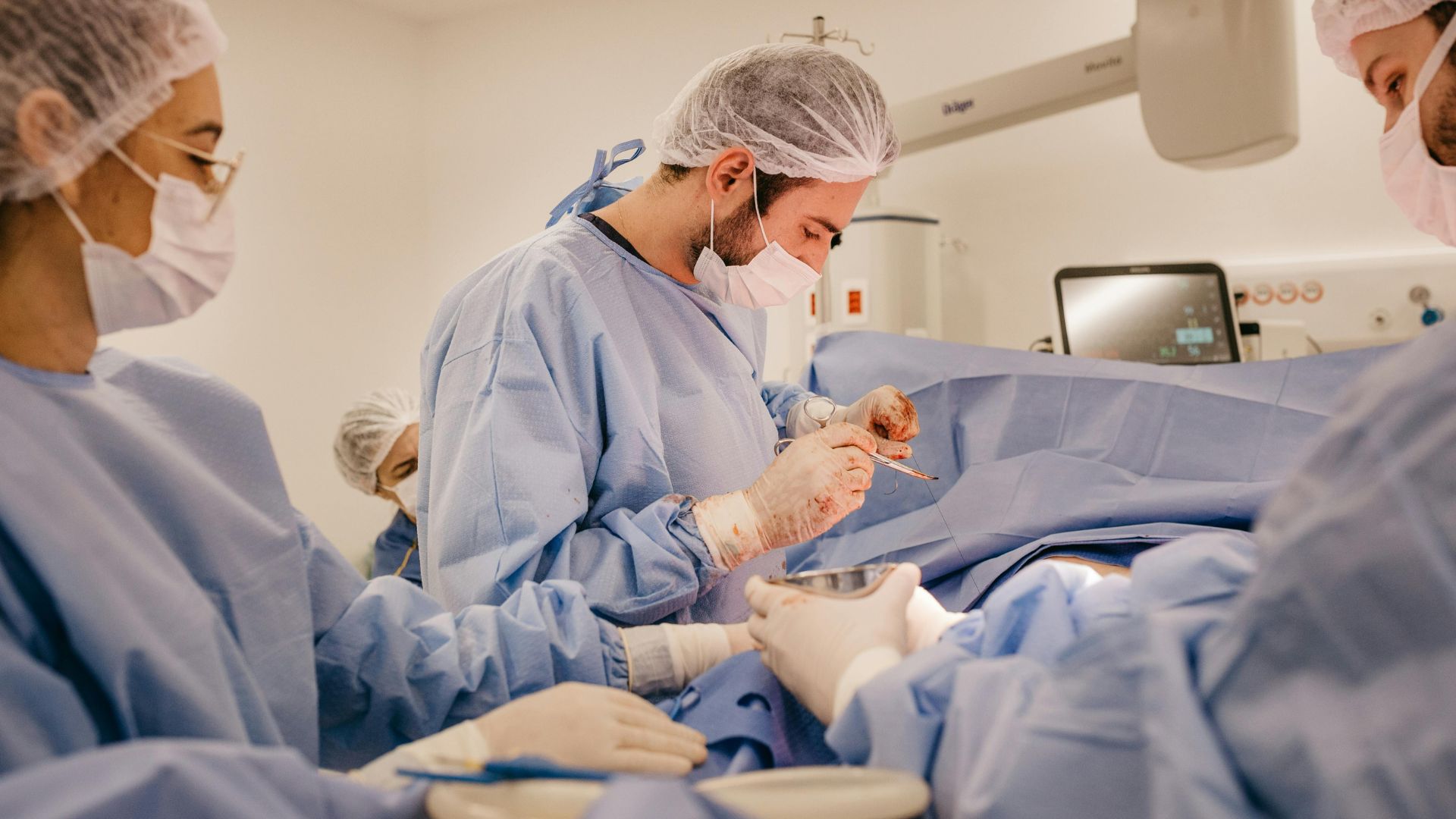 Sau phẫu thuật ăn trái cây gì?