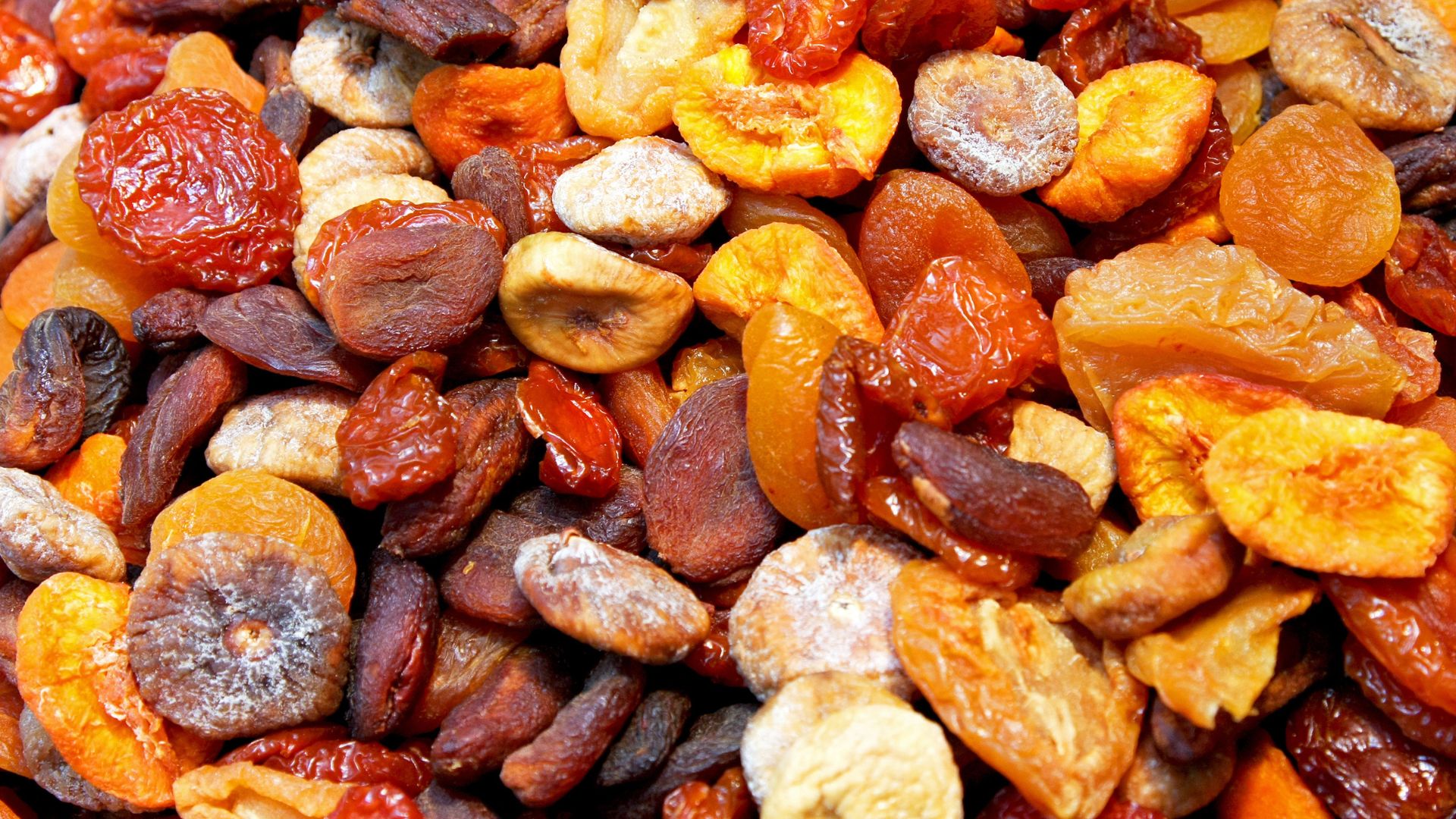 Người bệnh sau phẫu thuật không nên ăn trái cây sấy khô có nhiều đường