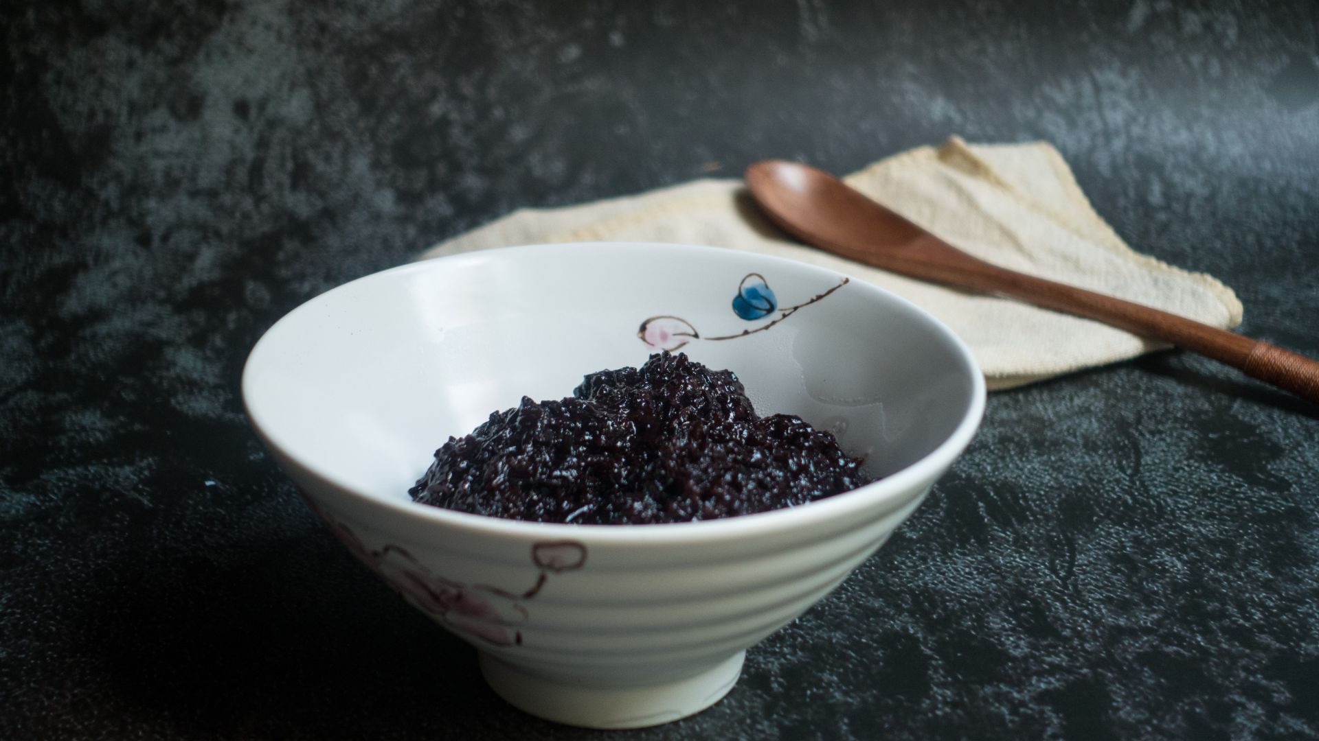 Người bệnh sau phẫu thuật nên ăn một lượng nhỏ đồ nếp để bảo vệ hệ tiêu hóa