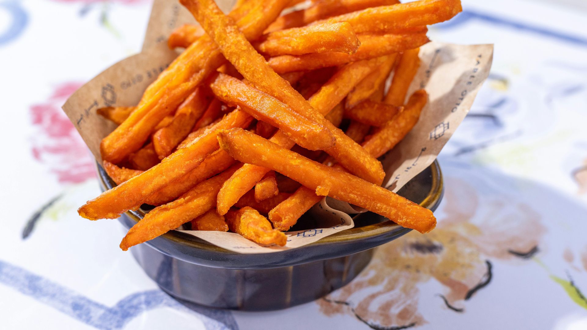 Bạn không nên ăn khoai lang chiên rán với nhiều dầu mỡ sau phẫu thuật