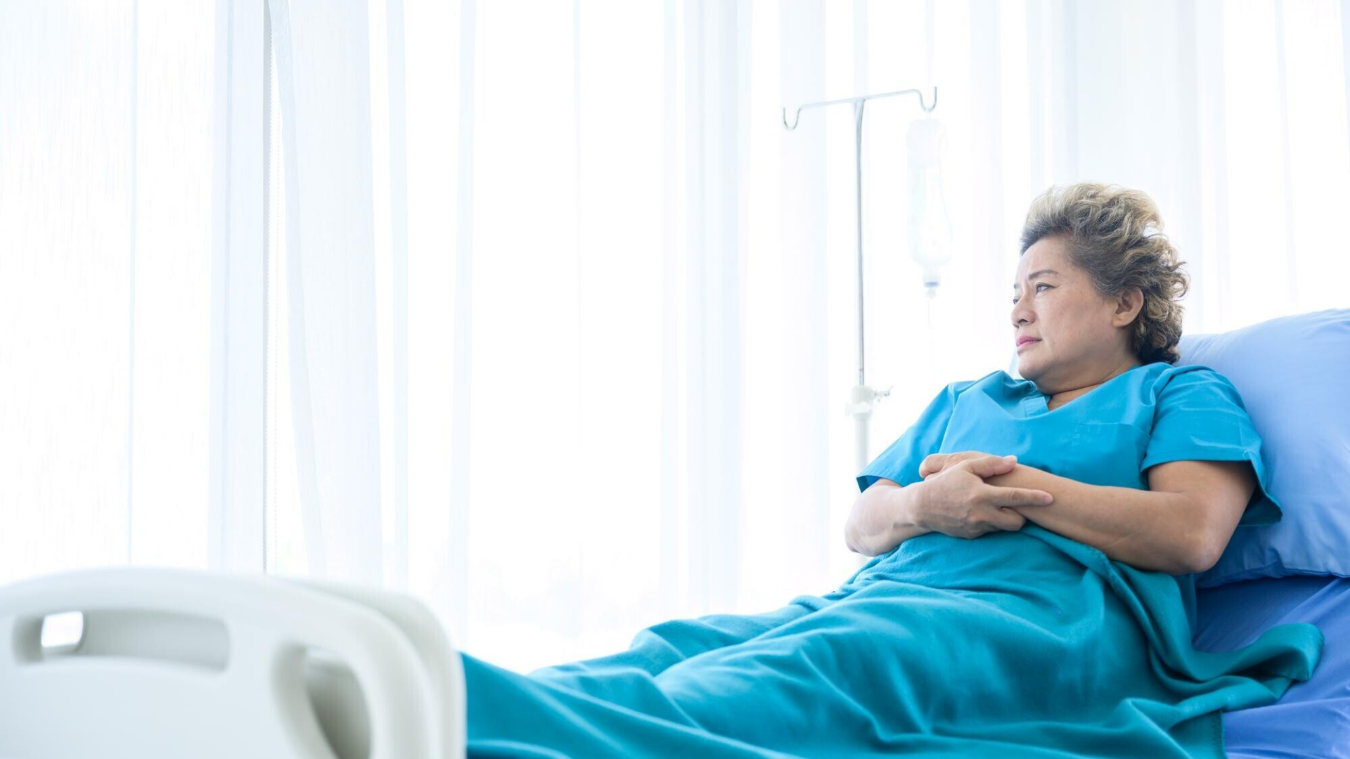 Trong giai đoạn đầu sau phẫu thuật, khi người bệnh chưa thể ăn uống bình thường, việc sử dụng nước cam là không nên