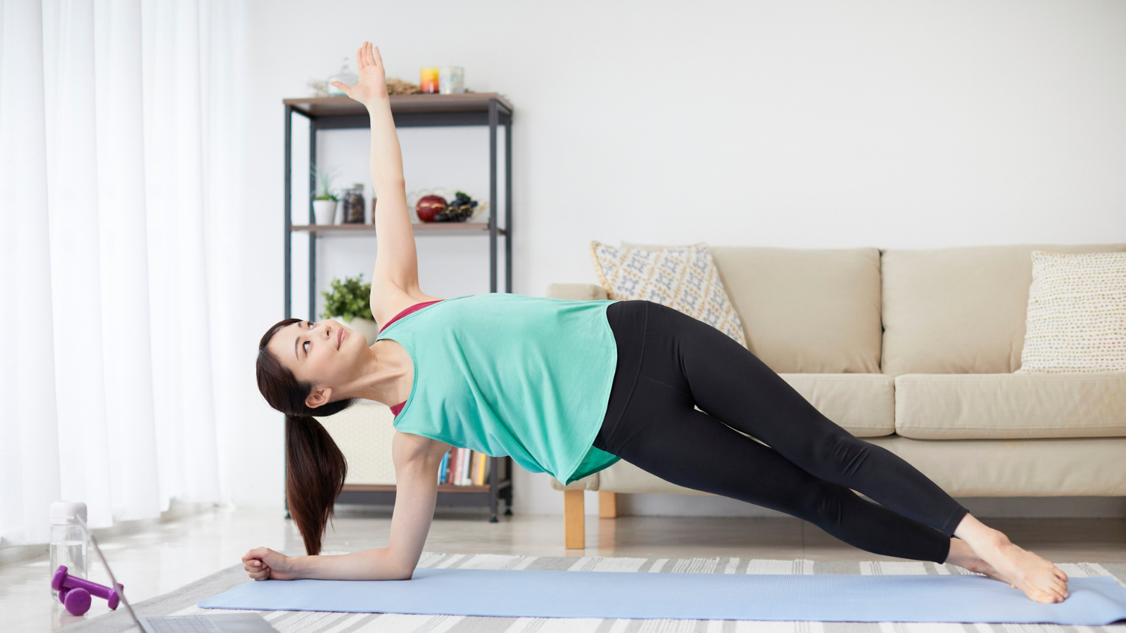 Bắt đầu với plank nhẹ giúp cơ thể thích nghi sau sinh