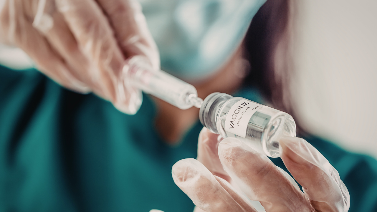 Không nên tiêm vắc xin cúm sống, giảm độc lực sau khi sử dụng kháng sinh