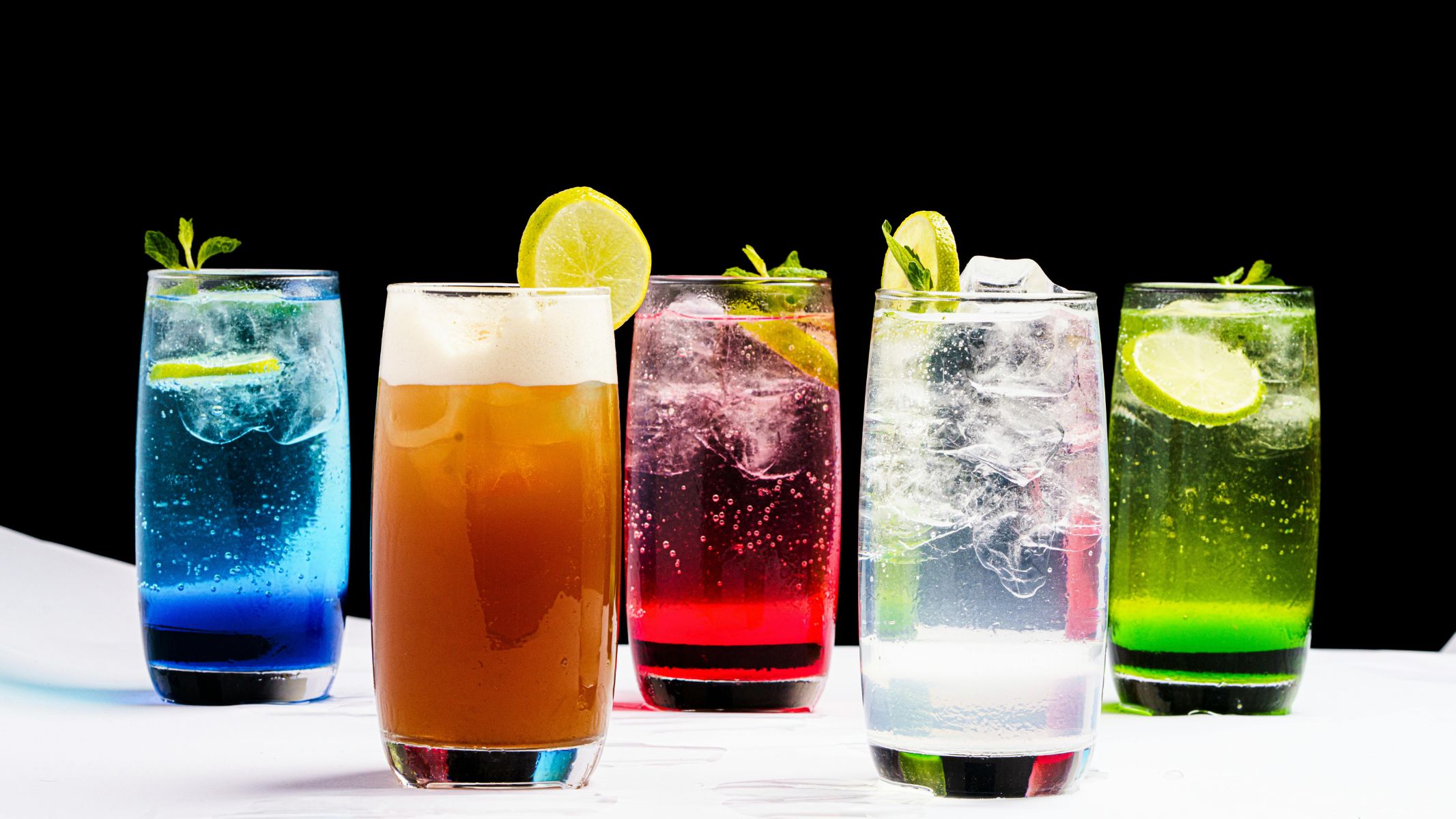 Gas trong nước ngọt làm tăng áp lực dạ dày nên khi xe cua gấp, khí di chuyển mạnh gây khó chịu và buồn nôn