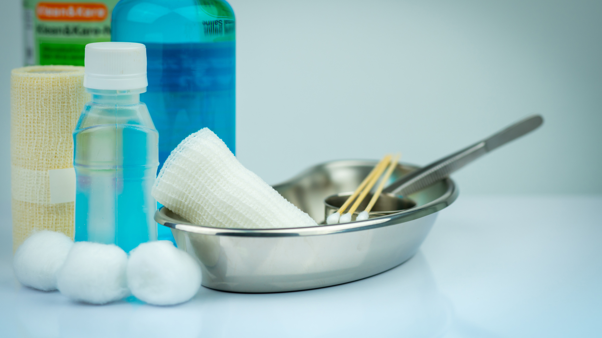 Việc chăm sóc vết thương sau phẫu thuật đóng vai trò quan trọng trong quá trình hồi phục