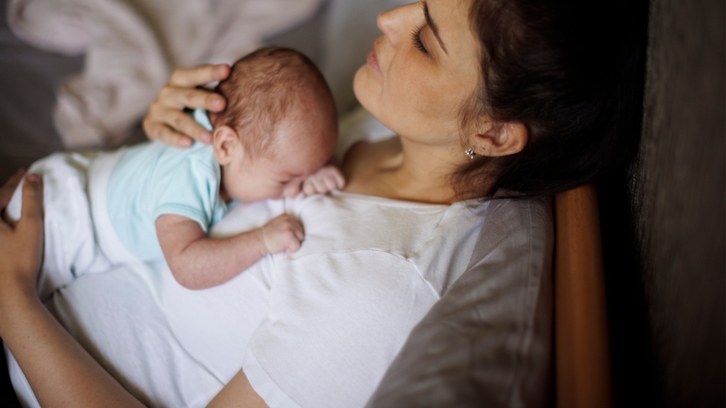 Giải đáp thắc mắc sinh mổ 2 tháng quan hệ có sao không