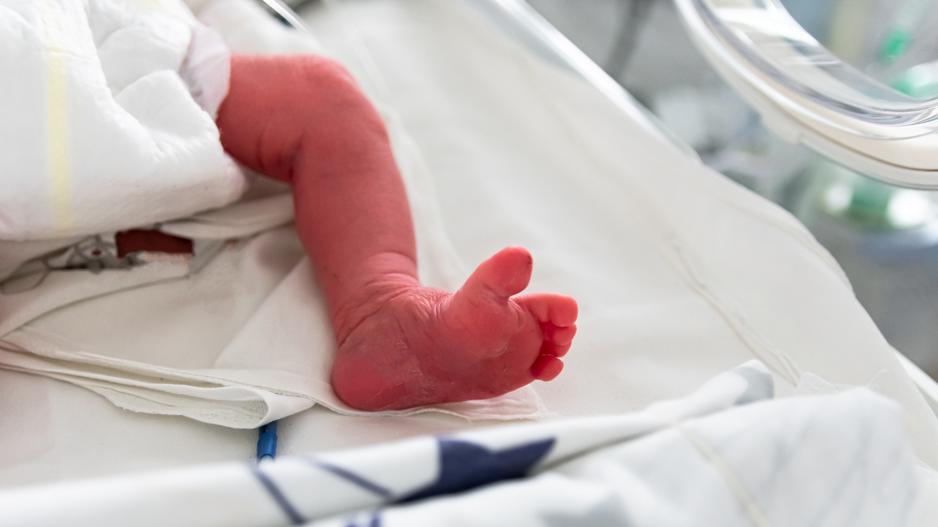 Trẻ sinh non dễ gặp nhiều nguy cơ và biến chứng do các cơ quan chưa phát triển hoàn chỉnh