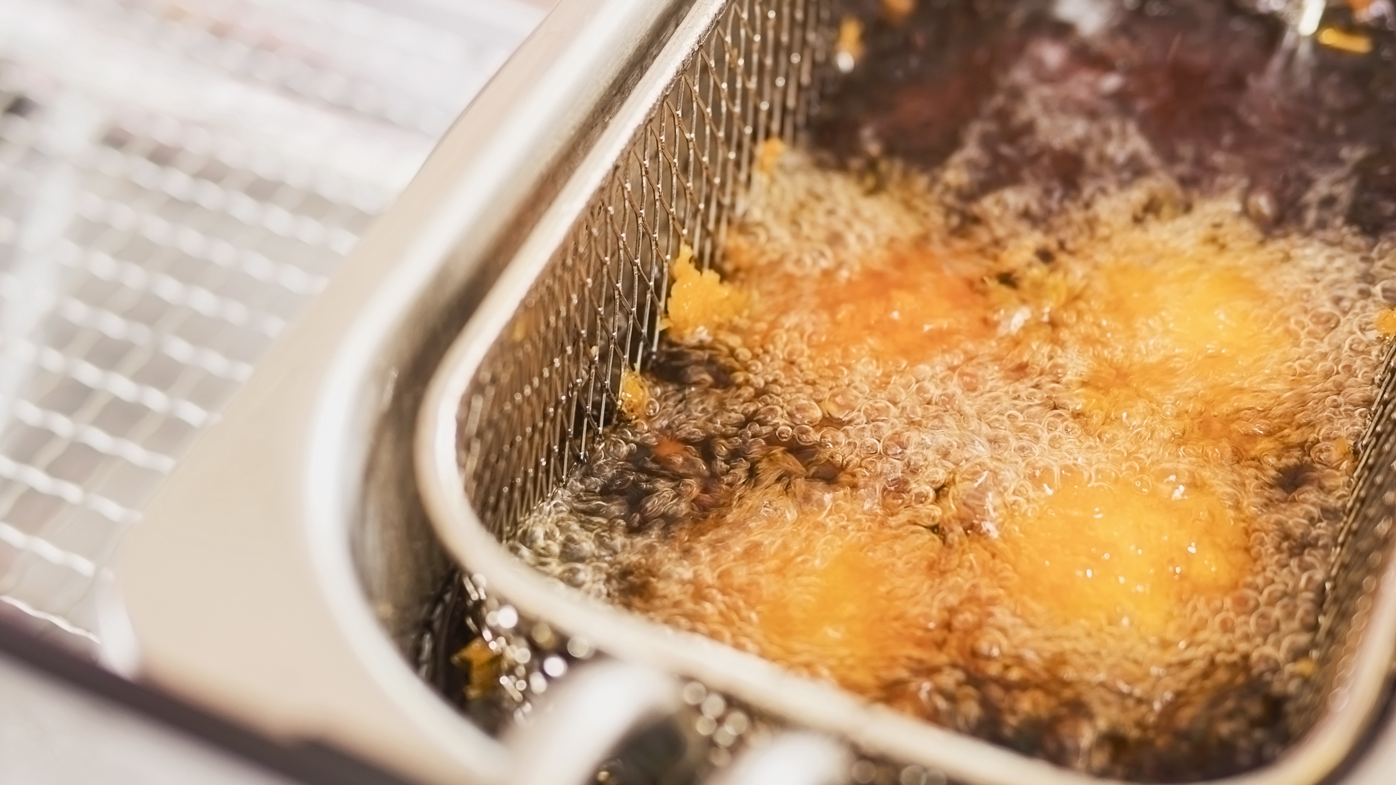 Mẹ sinh non nên tránh đồ ăn dầu mỡ