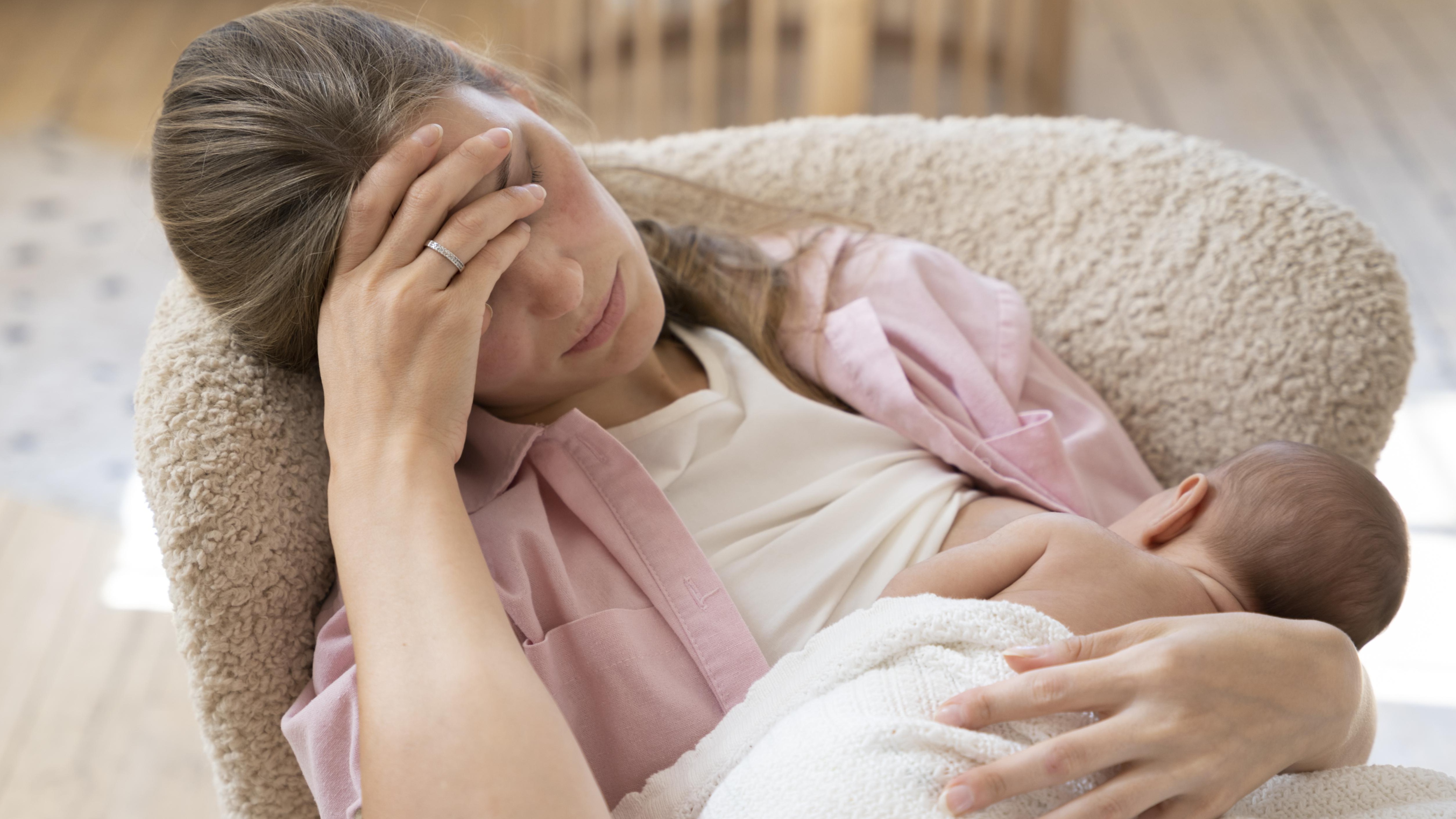 Mẹ bỉm cần tránh thức khuya và căng thằng