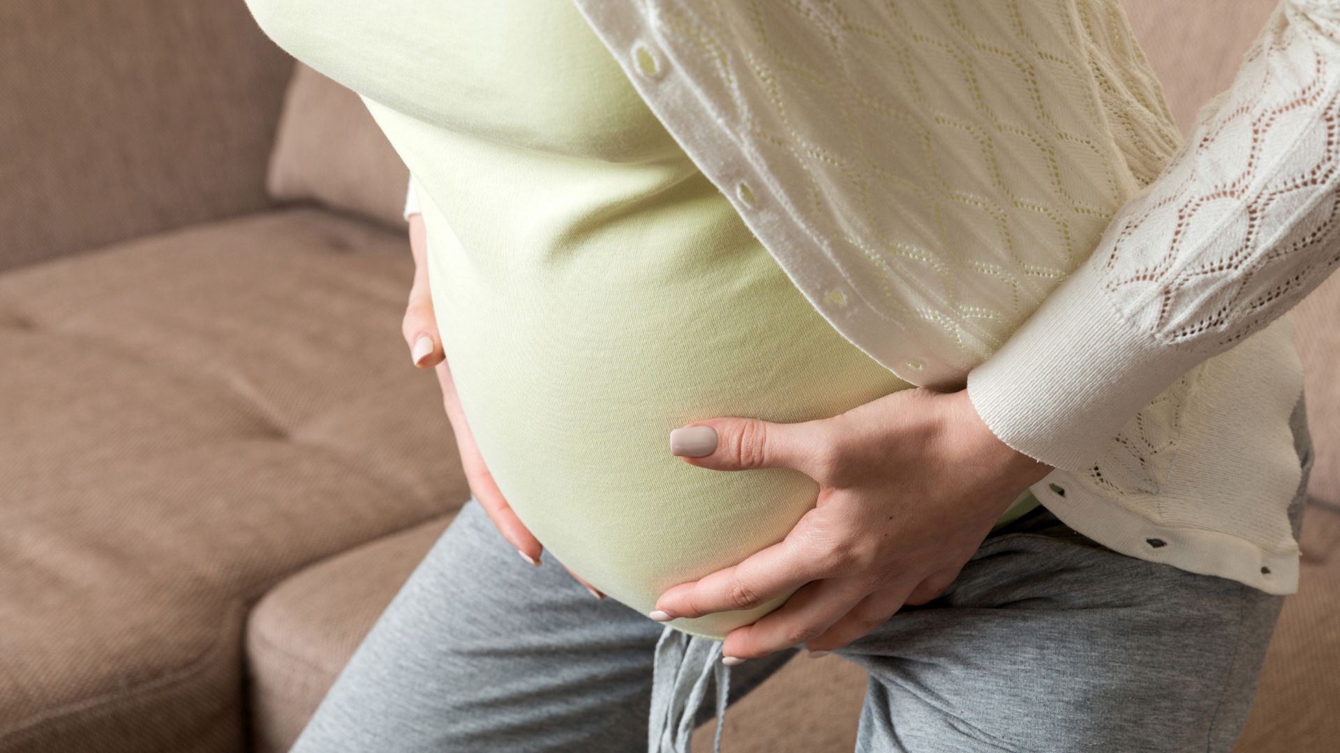 Vỡ ối là một dấu hiệu nhận biết của quá trình chuyển dạ sinh thường