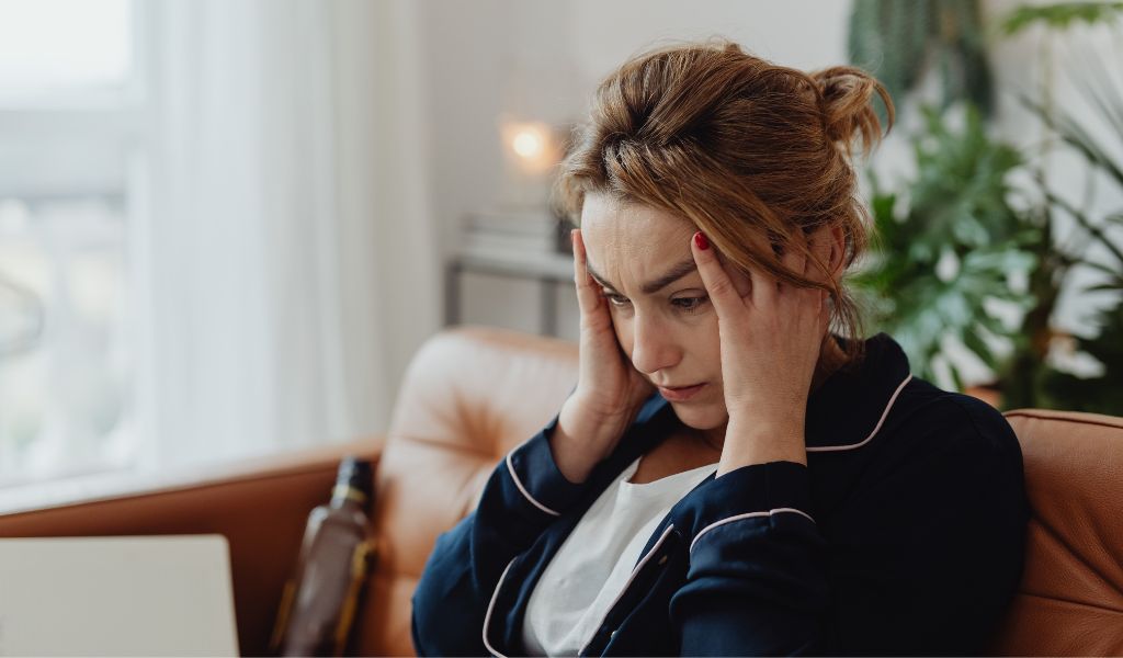 Sơ cứu người bị ngất xỉu đúng cách cần lưu ý những gì? 4