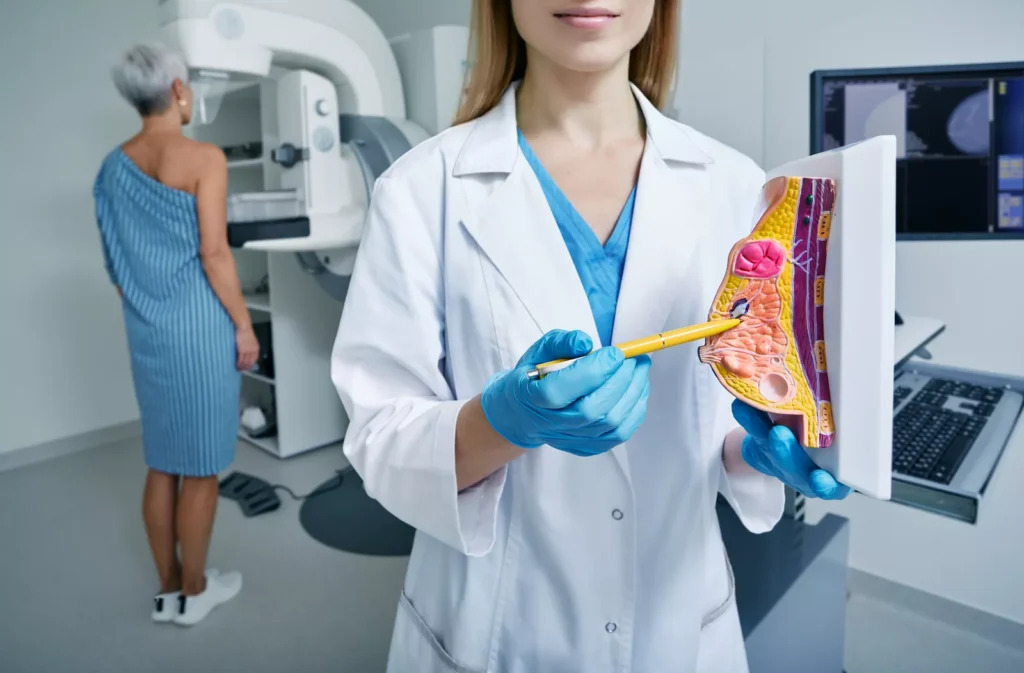 Chụp nhũ ảnh là kỹ thuật X-quang giúp phát hiện thay đổi bất thường khó nhận biết trong nhu mô vú