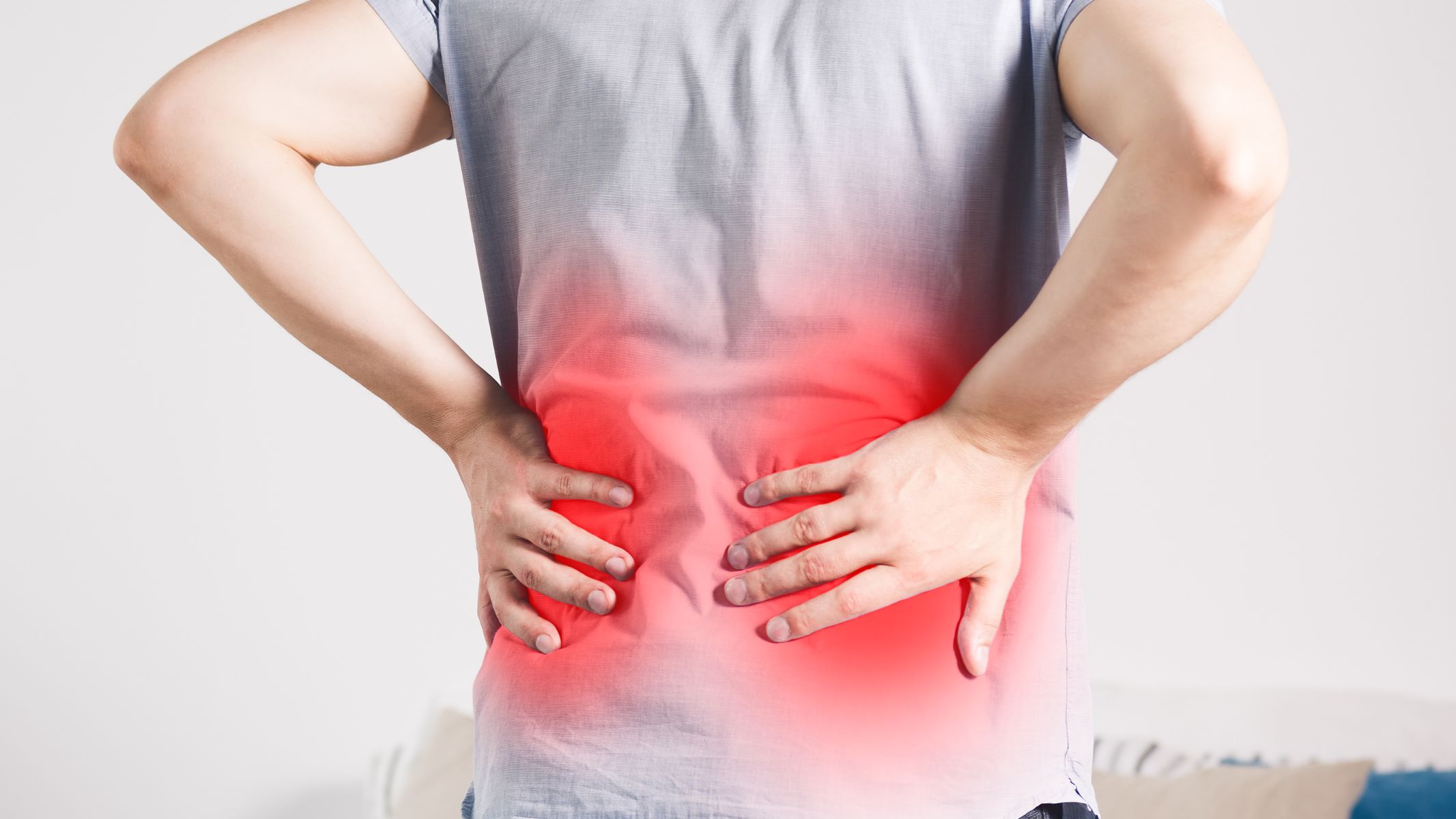 Đau vùng hạ vị hoặc thắt lưng là triệu chứng phổ biến nhất của bệnh sỏi niệu quản