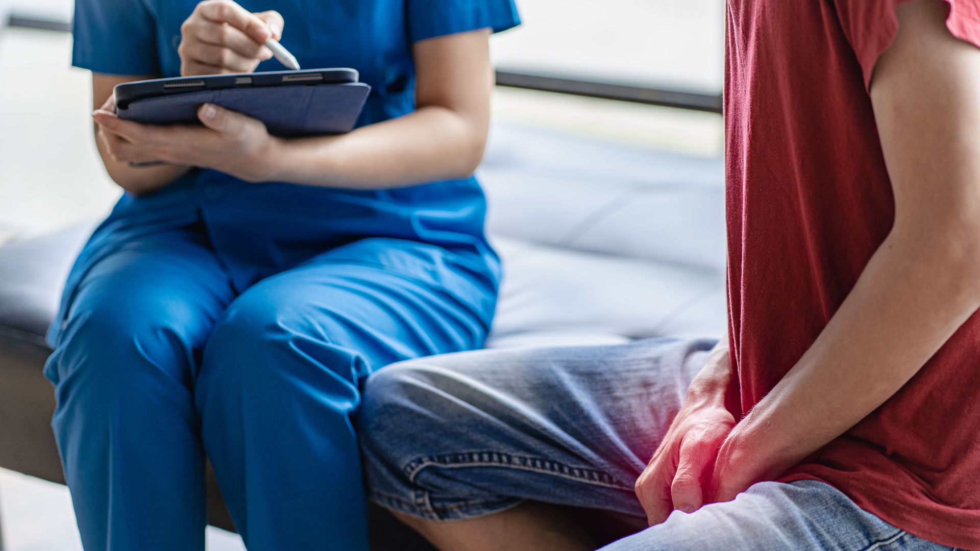 Khám lâm sàng là bước đầu quan trọng để khai thác triệu chứng