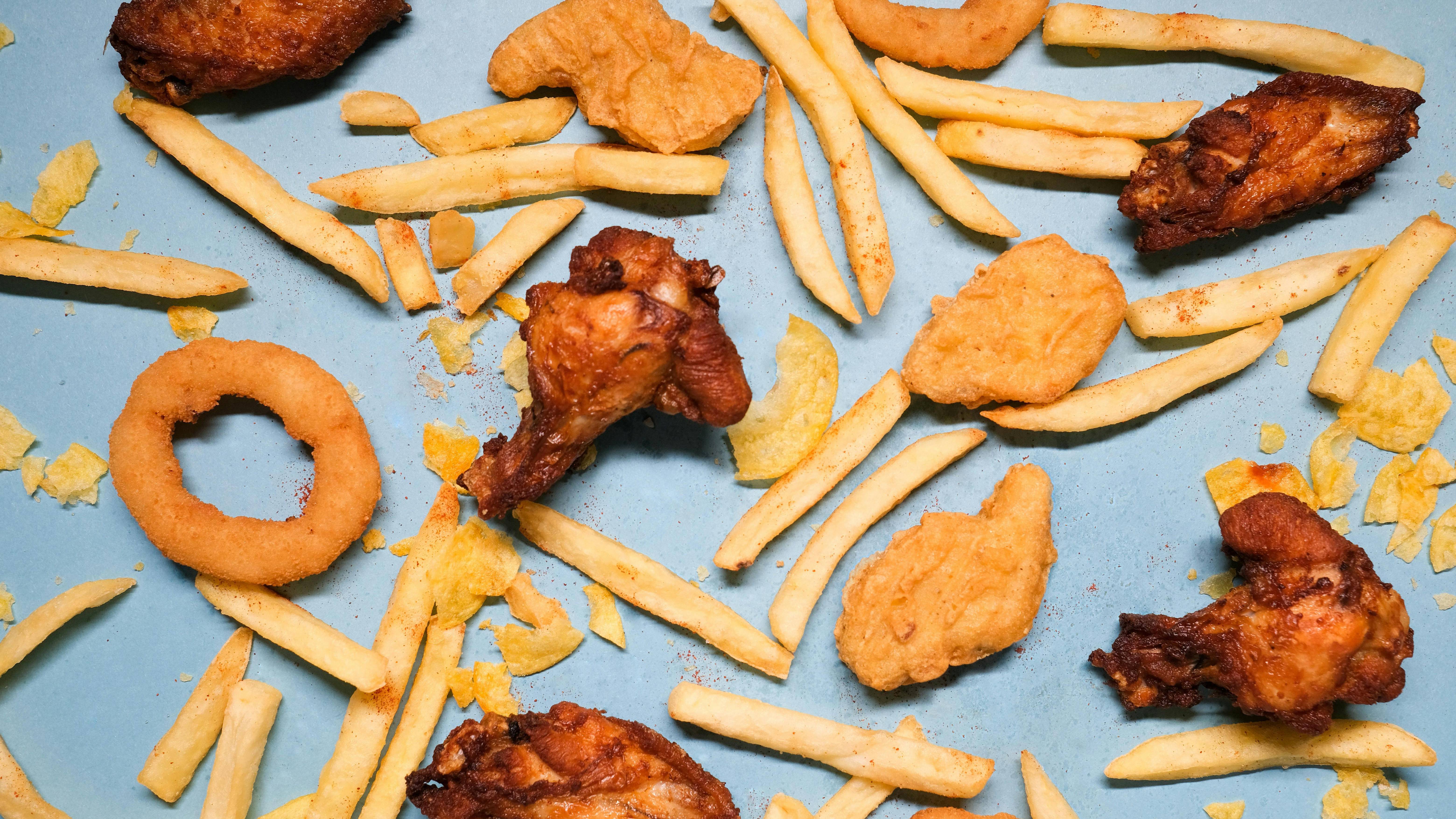 Trong những tuần đầu sau phẫu thuật, người bệnh hạn chế tối đa các món chiên rán nhiều dầu mỡ