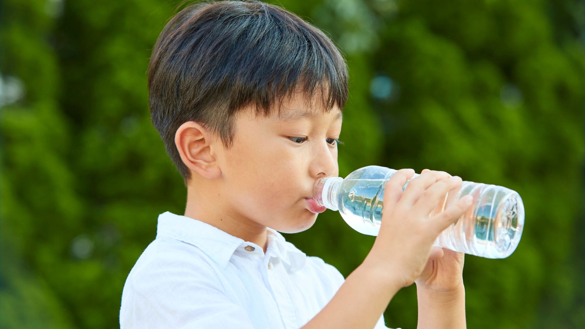 Uống đủ nước mỗi ngày làm giảm nguy cơ mắc bệnh lý răng miệng