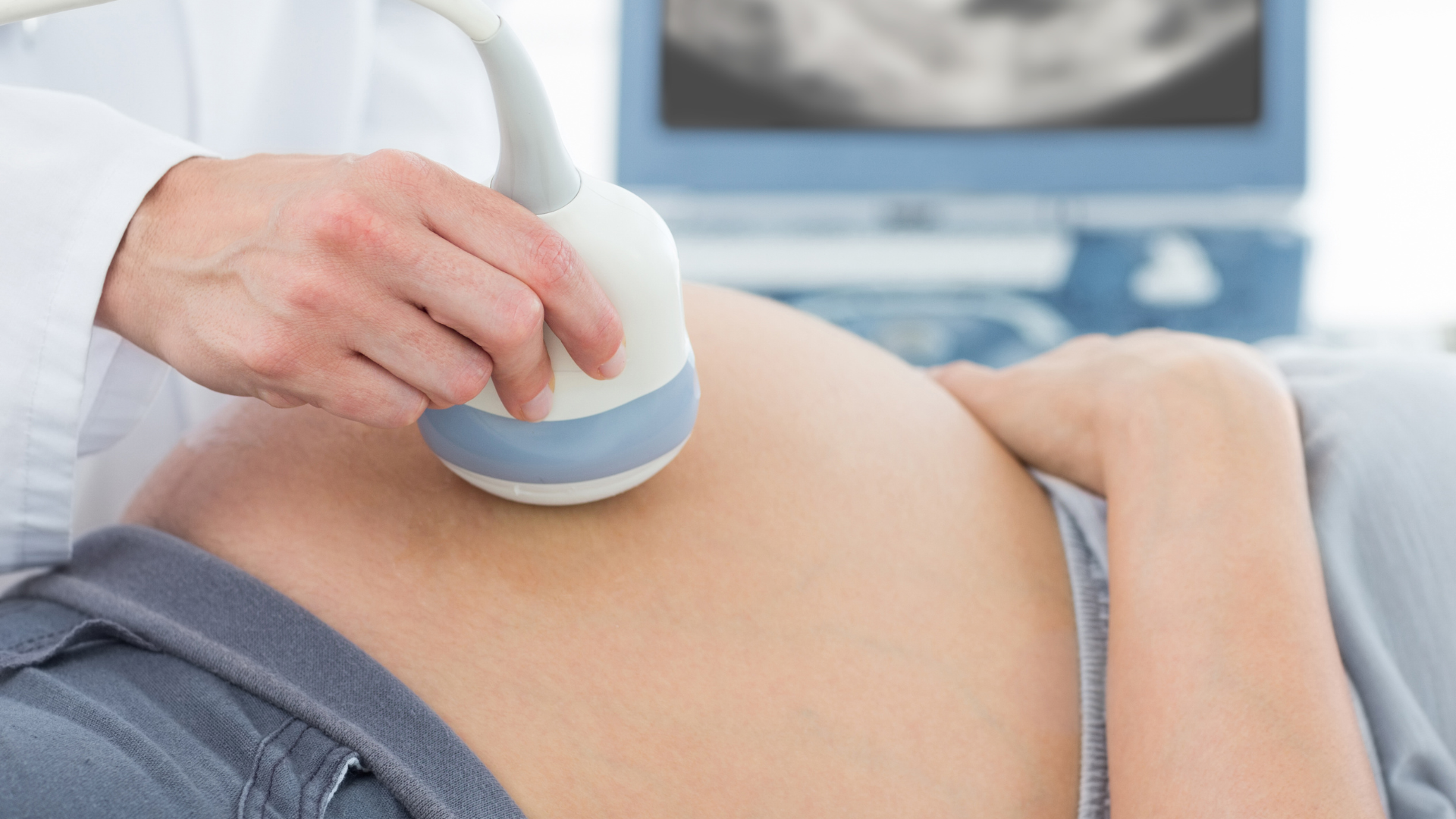 Theo dõi sát bằng siêu âm Doppler định kỳ giúp phát hiện sớm những bất thường khi mang song thai 1 túi ối