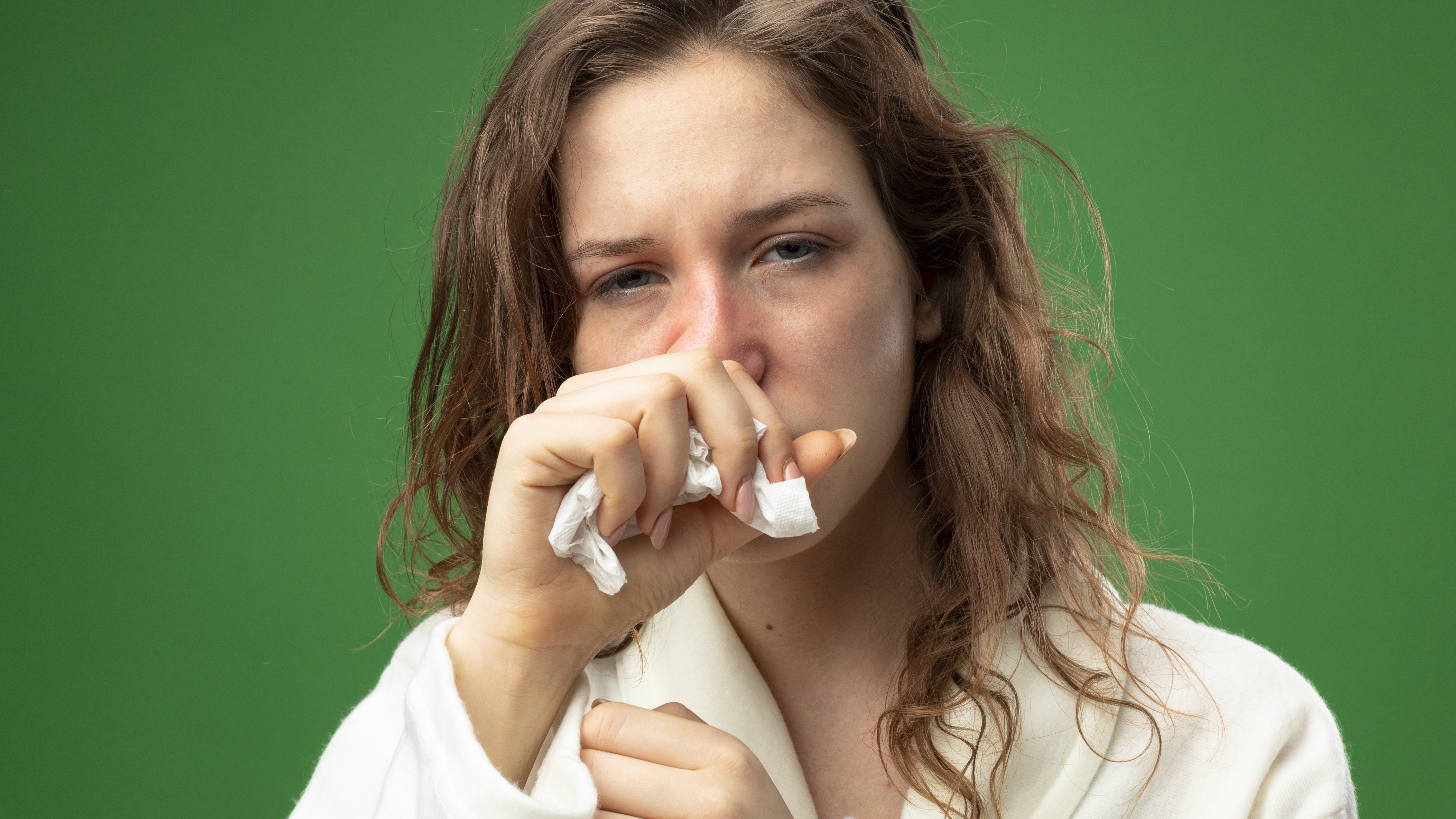 Sốt cỏ khô gây ra các triệu chứng như là hắt hơi, chảy nước mũi,...