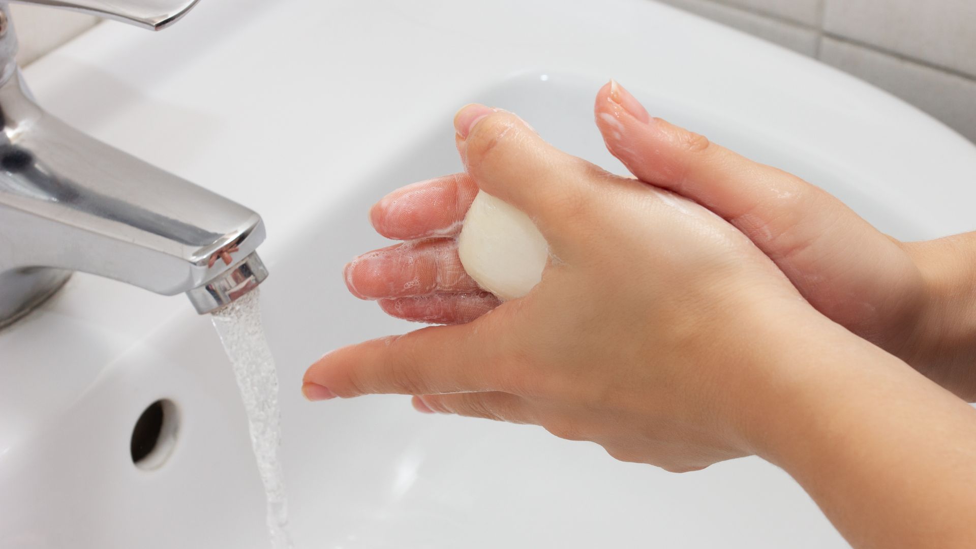 Rửa tay sạch giúp giảm nguy cơ nhiễm khuẩn